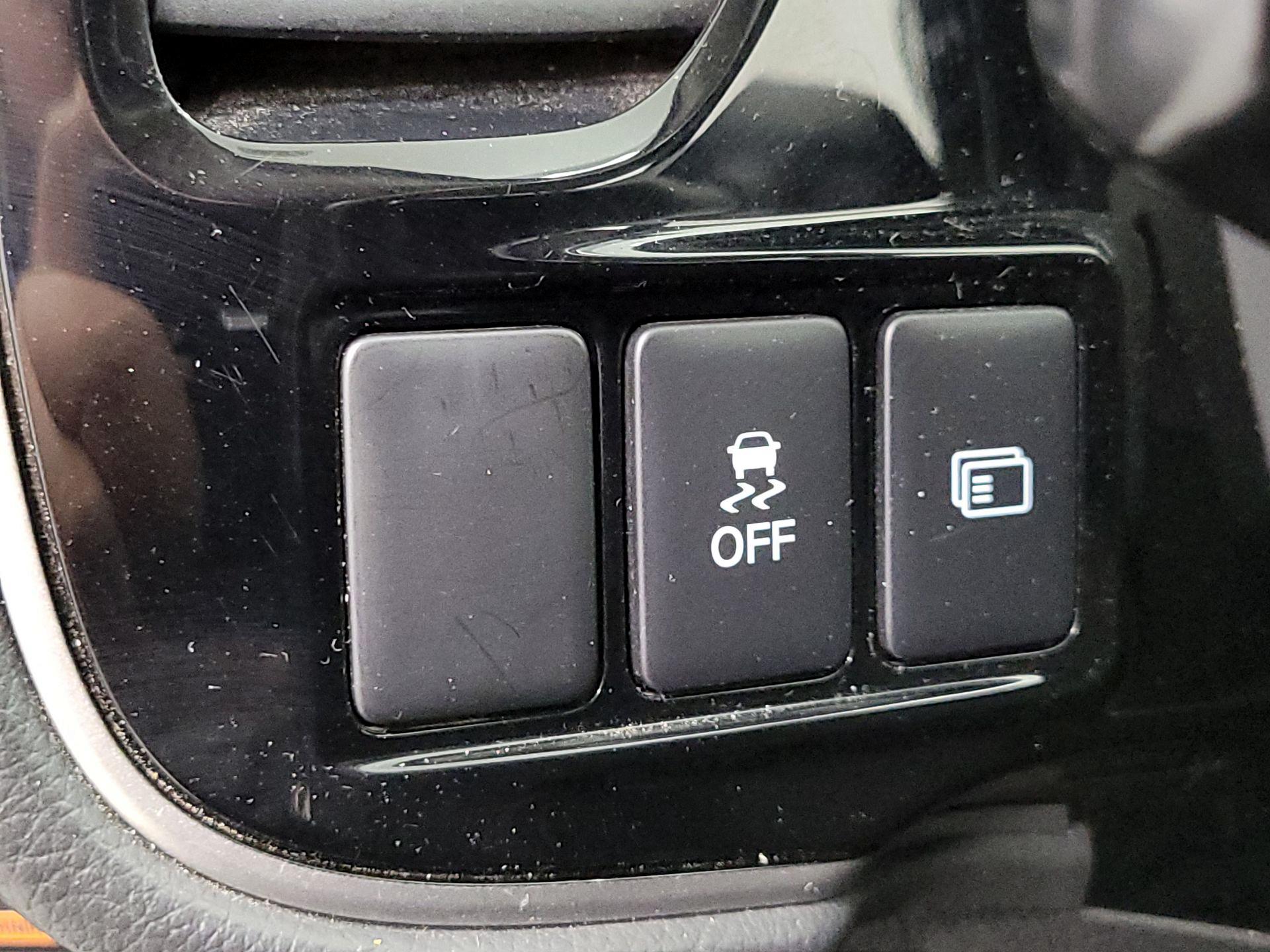 Thumbnail: 2019 Mitsubishi Outlander - 11