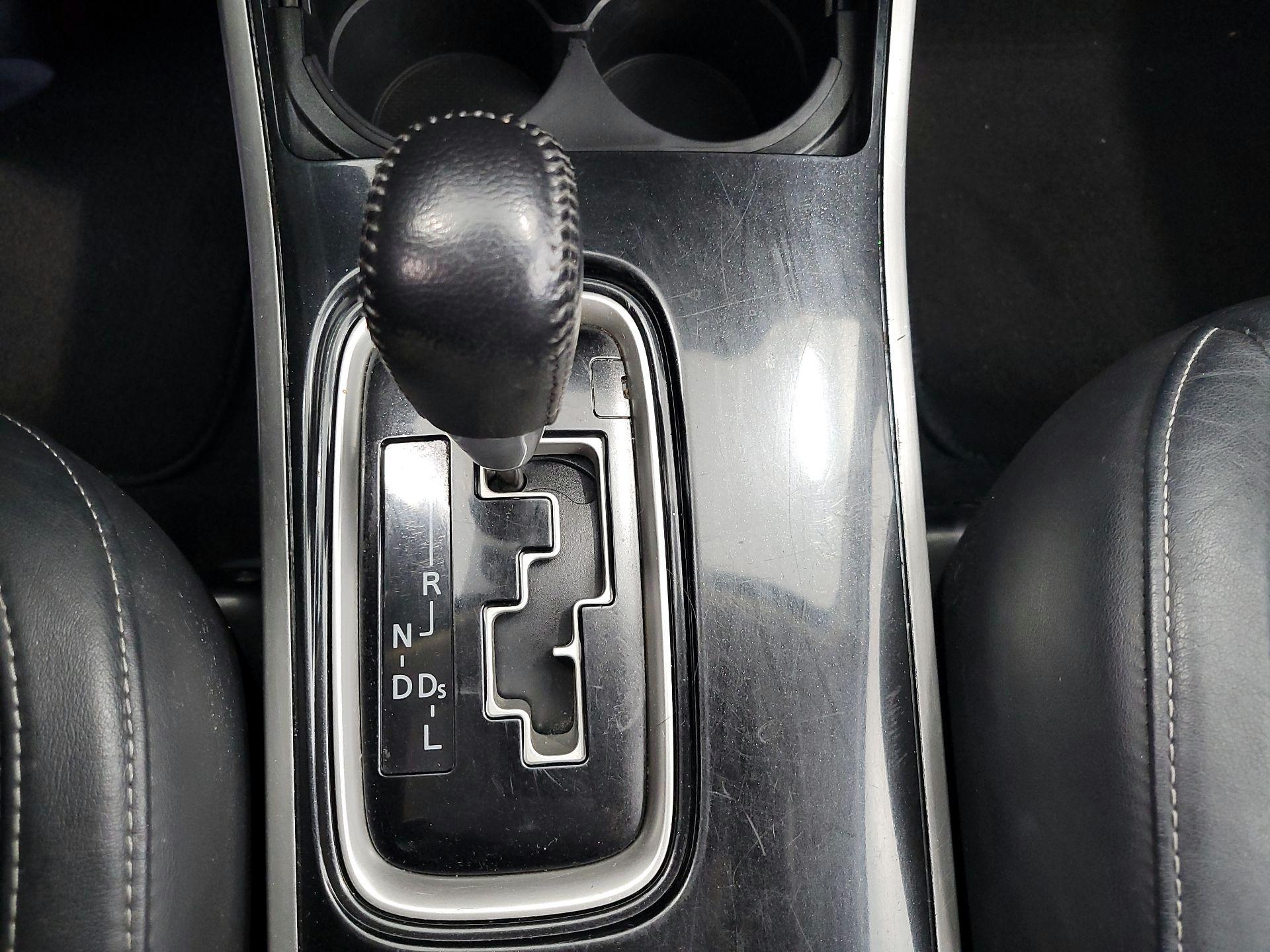 Thumbnail: 2019 Mitsubishi Outlander - 15
