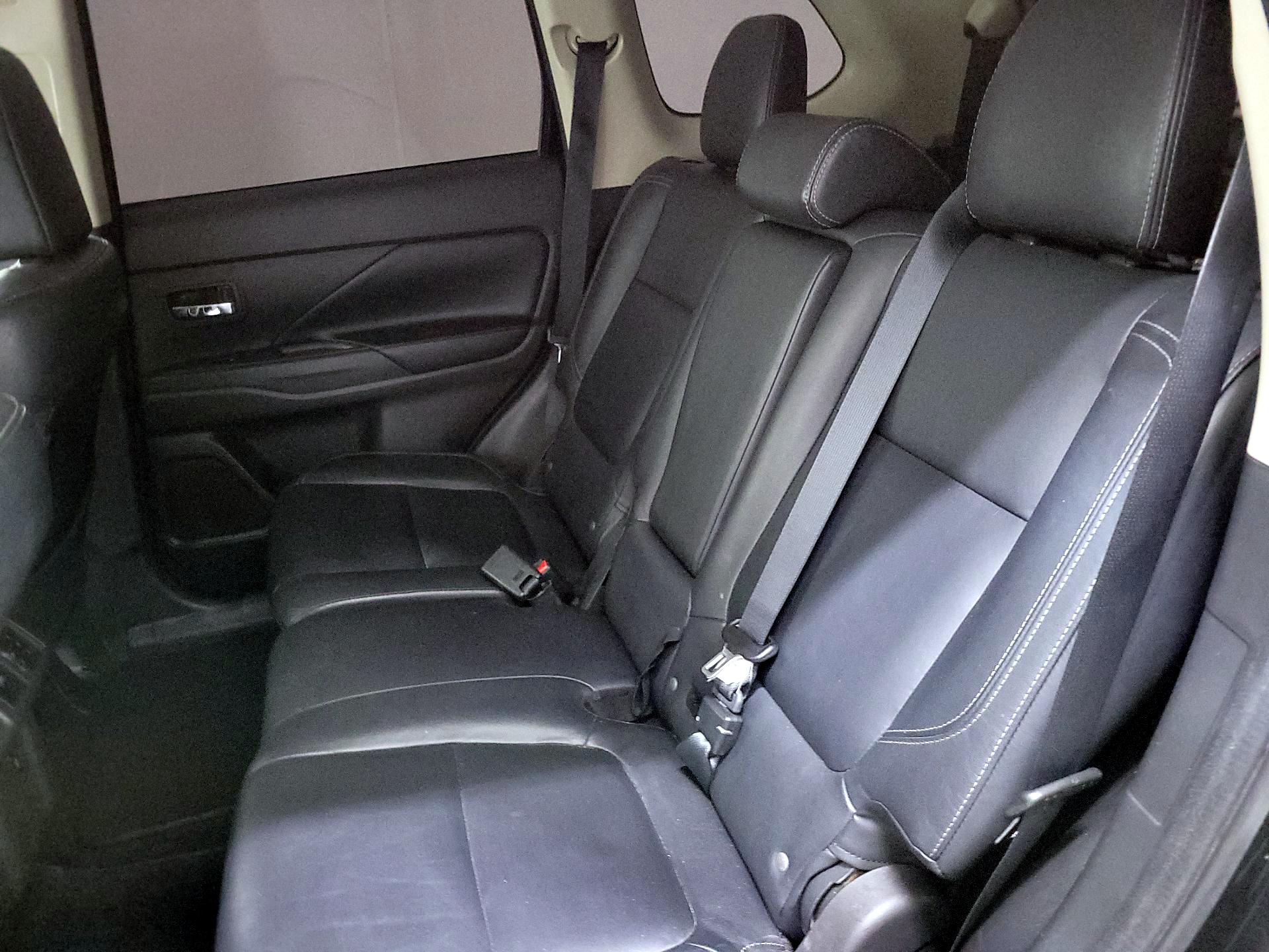 Thumbnail: 2019 Mitsubishi Outlander - 17