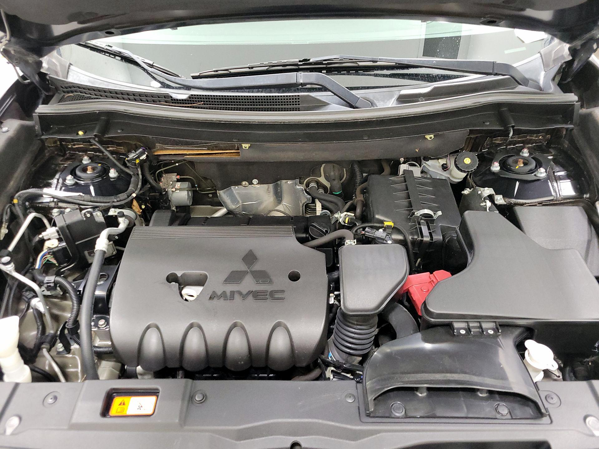 Thumbnail: 2019 Mitsubishi Outlander - 19