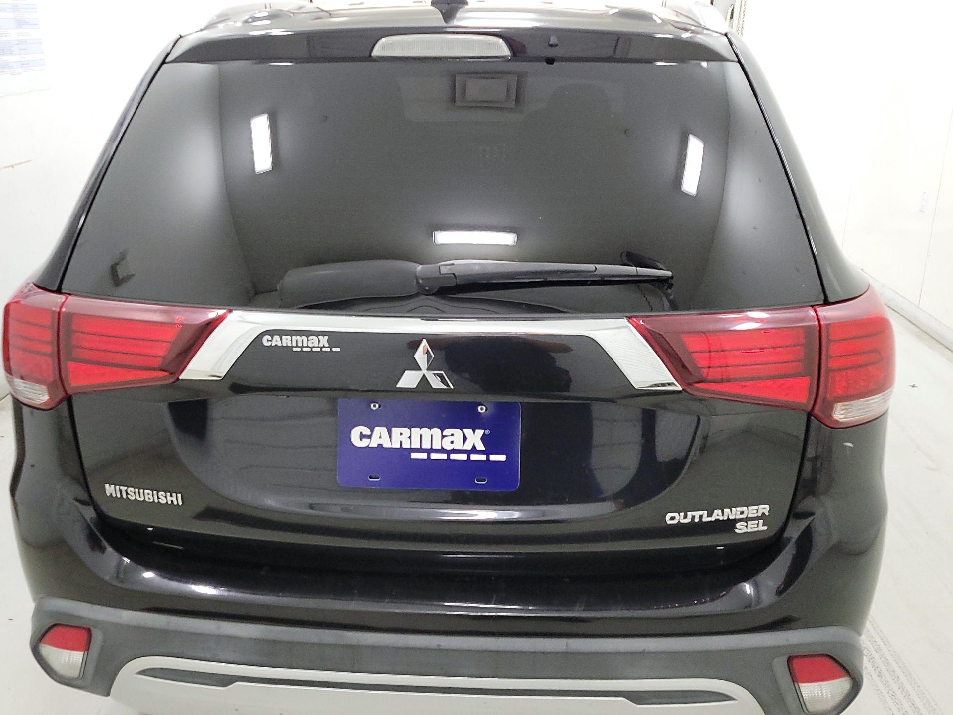 Thumbnail: 2019 Mitsubishi Outlander - 6