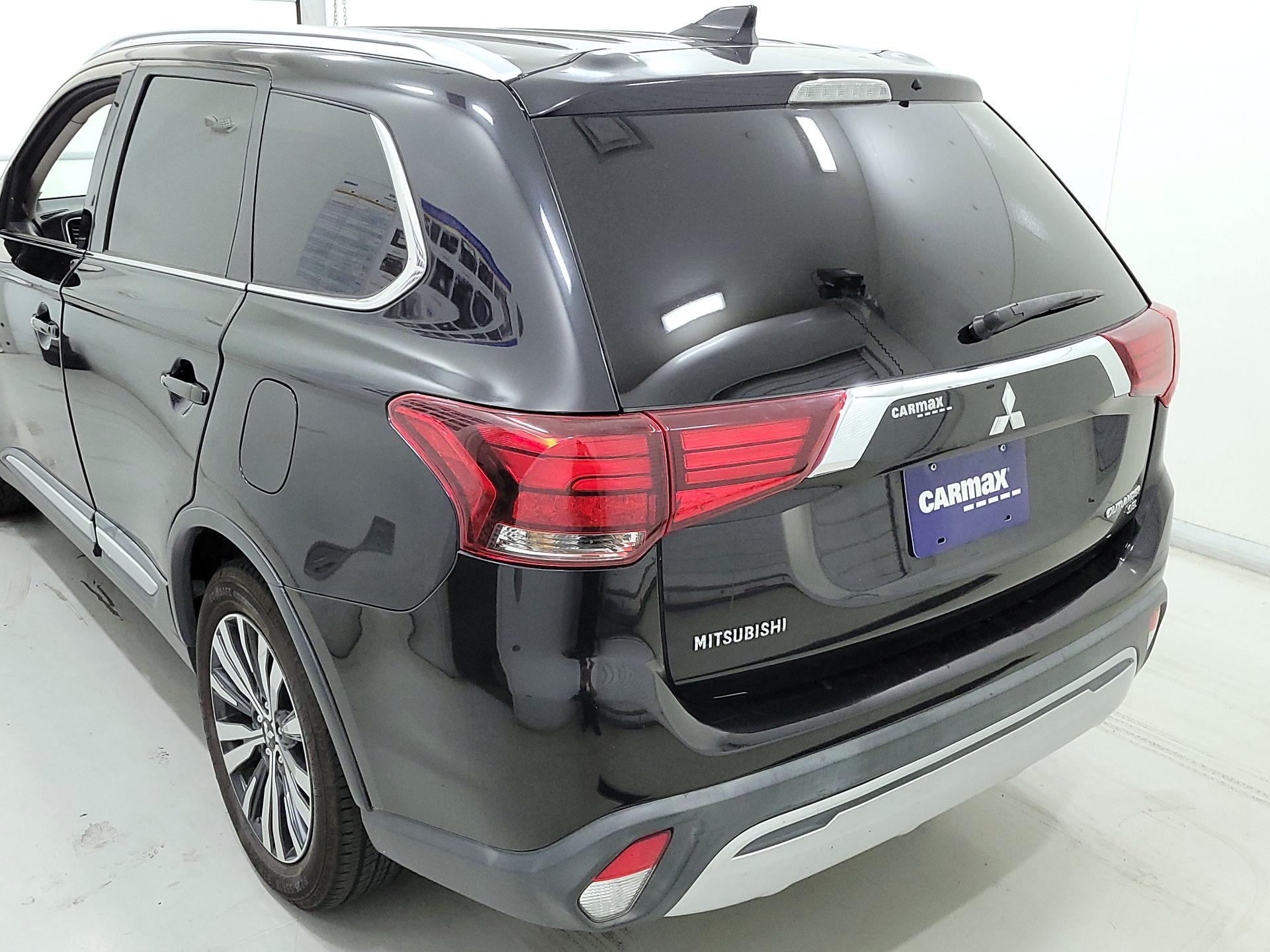 Thumbnail: 2019 Mitsubishi Outlander - 7
