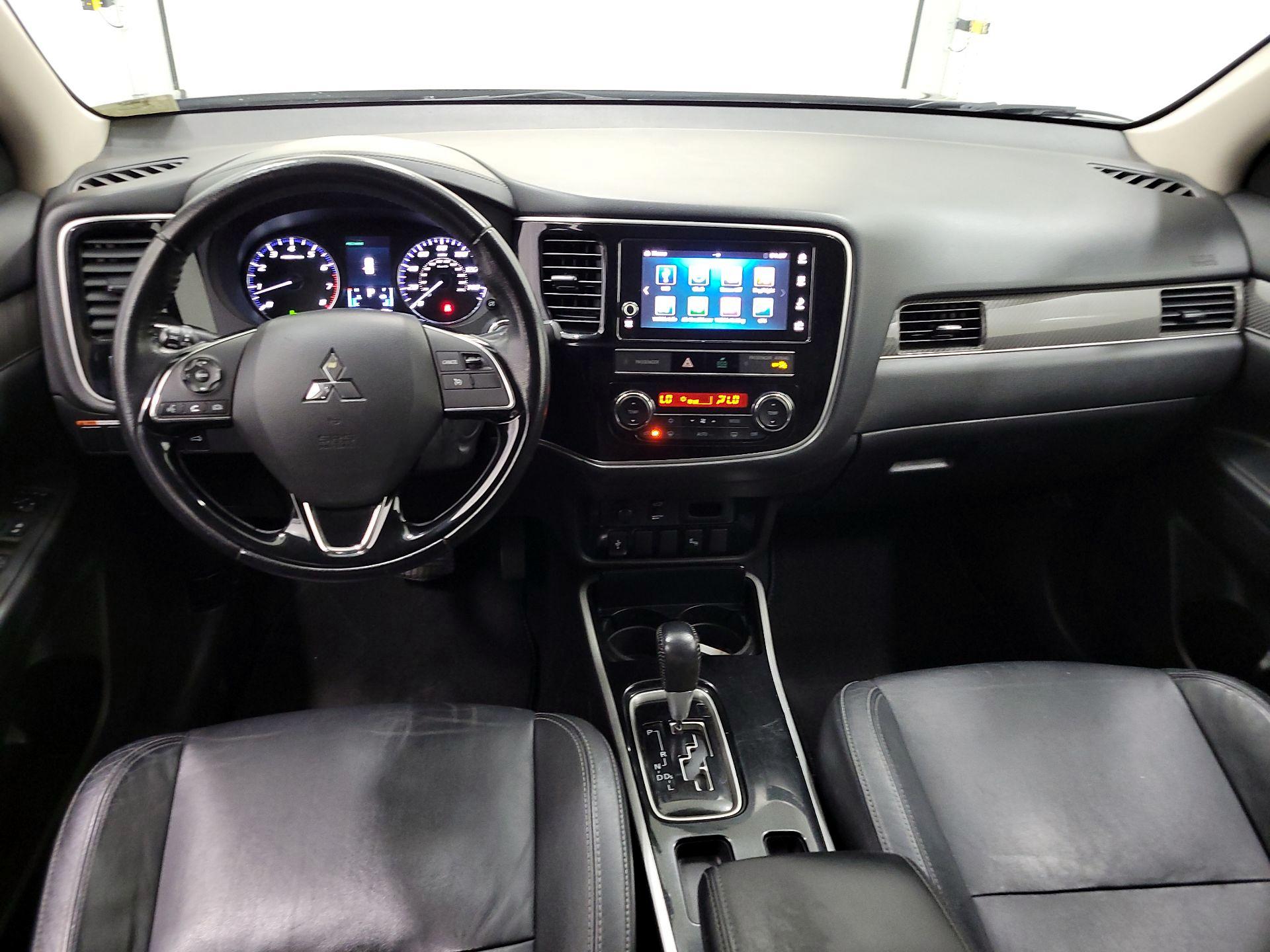 Thumbnail: 2019 Mitsubishi Outlander - 8