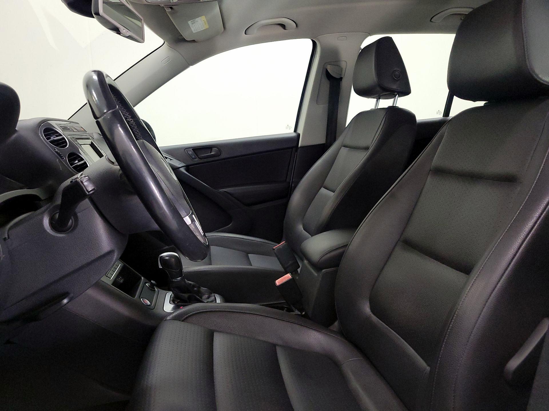 Thumbnail: 2016 Volkswagen Tiguan - 11
