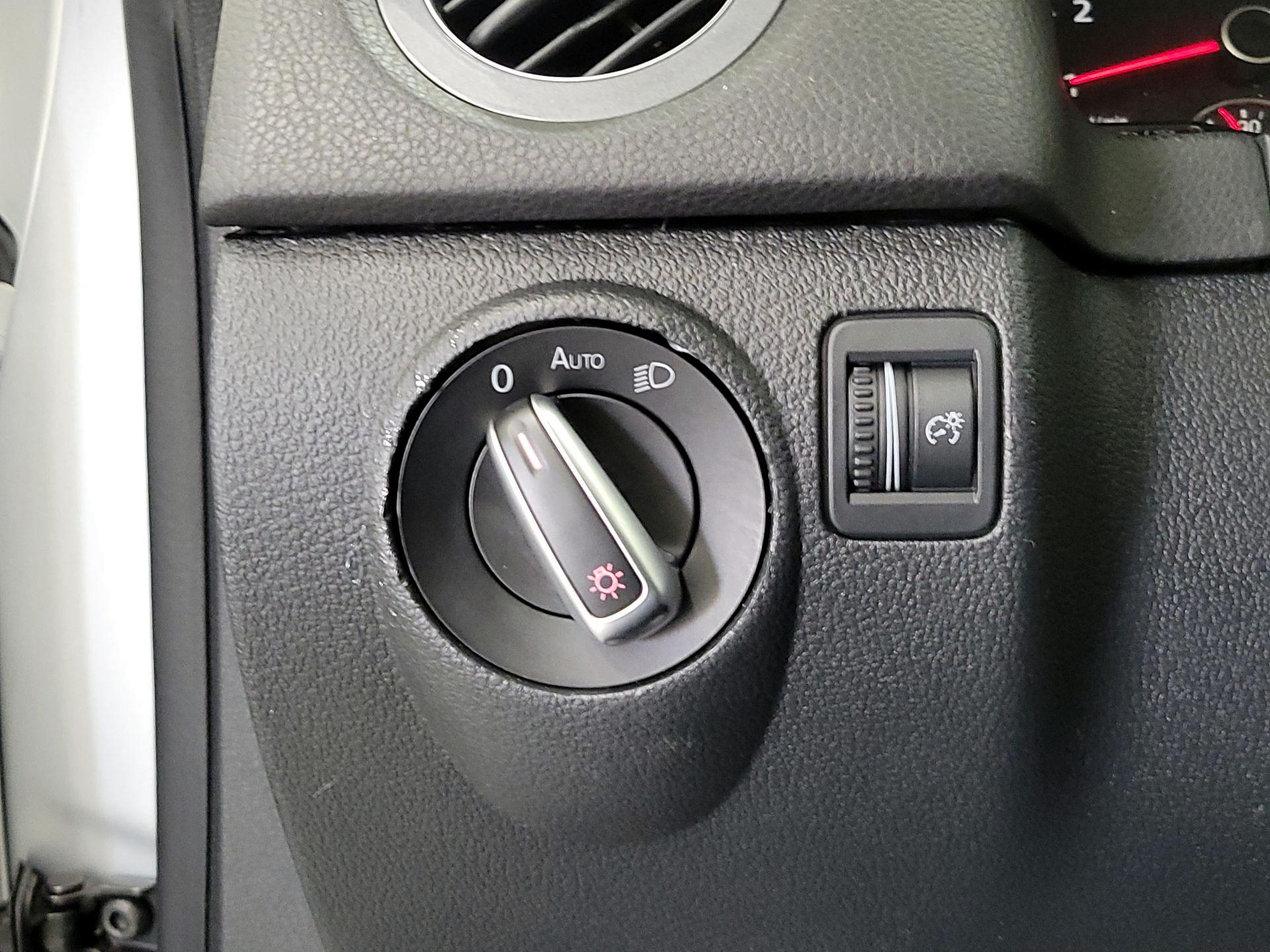 Thumbnail: 2016 Volkswagen Tiguan - 13