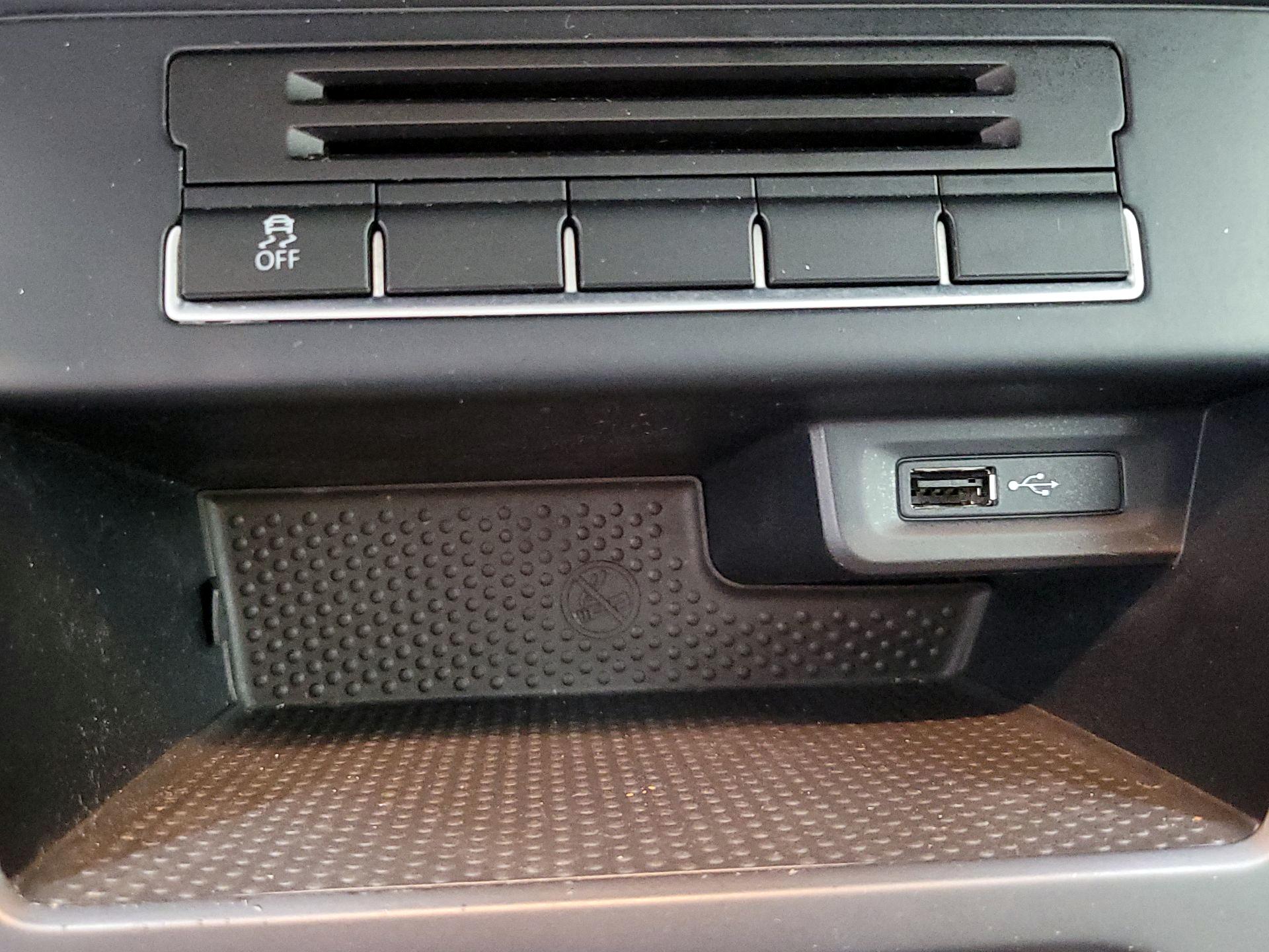 Thumbnail: 2016 Volkswagen Tiguan - 18