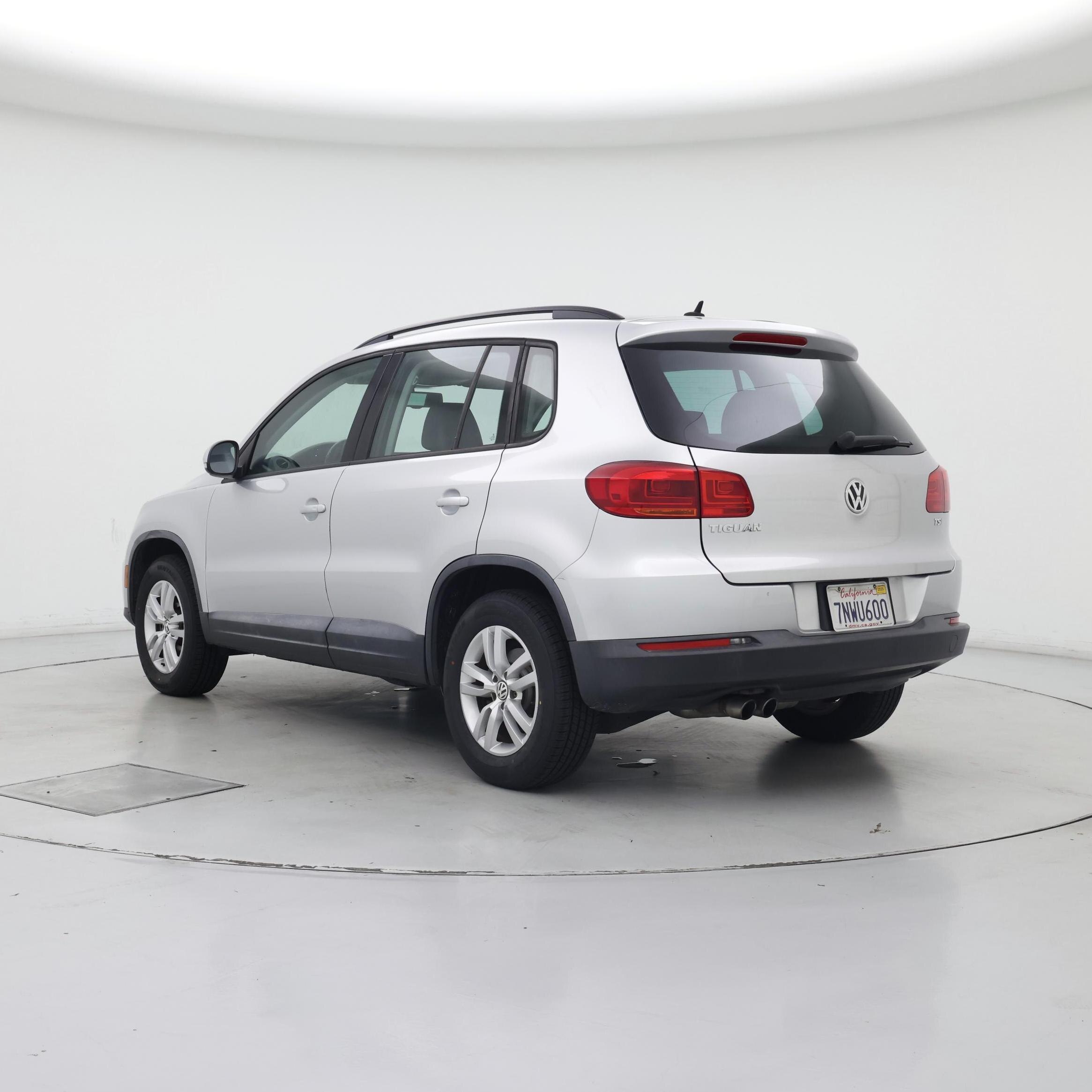 Thumbnail: 2016 Volkswagen Tiguan - 2