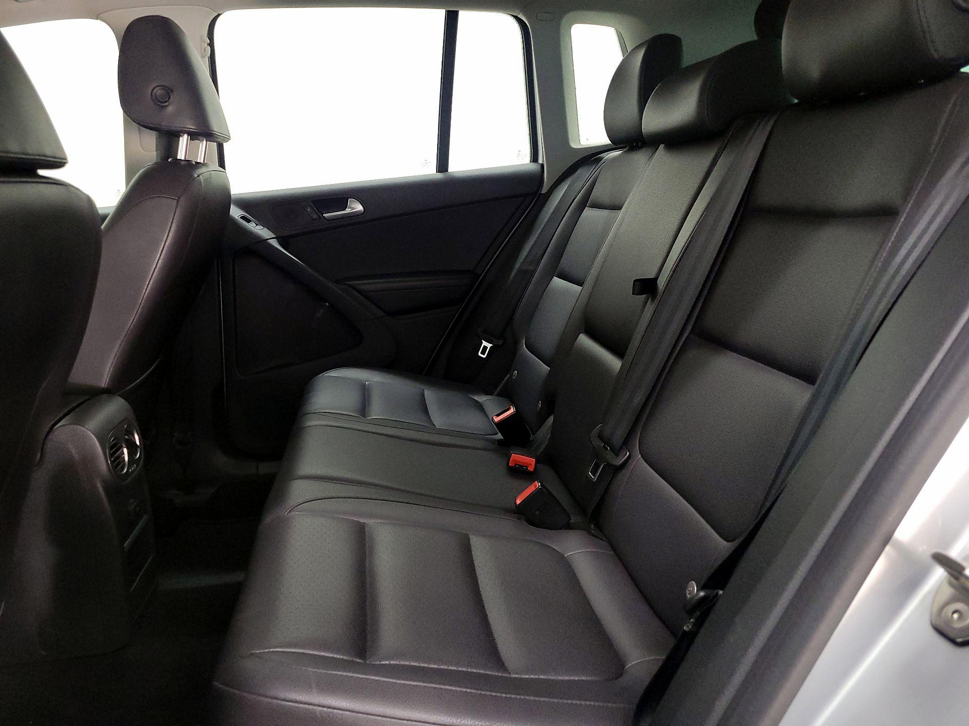 Thumbnail: 2016 Volkswagen Tiguan - 19