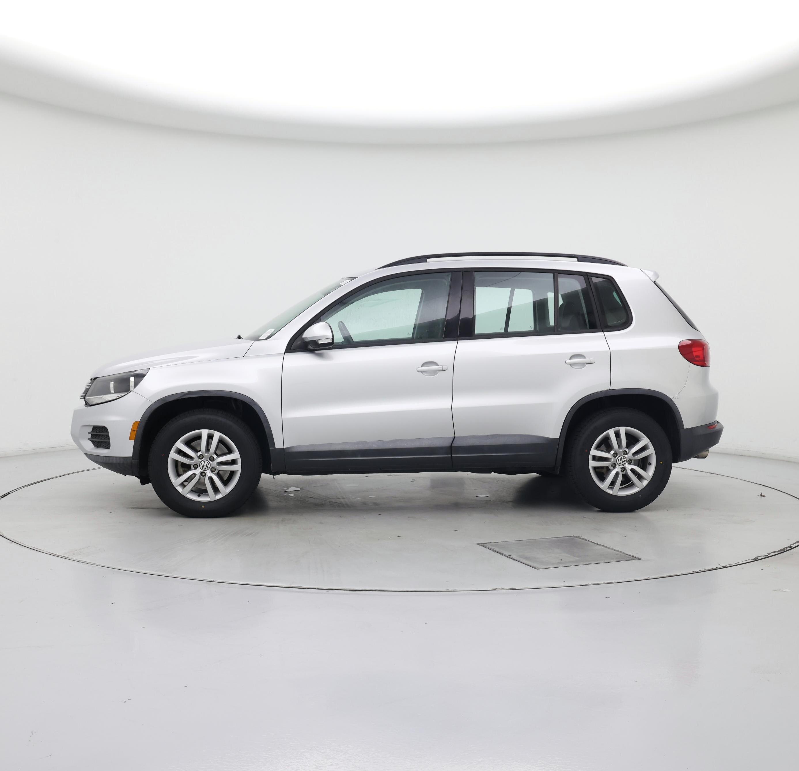 Thumbnail: 2016 Volkswagen Tiguan - 3