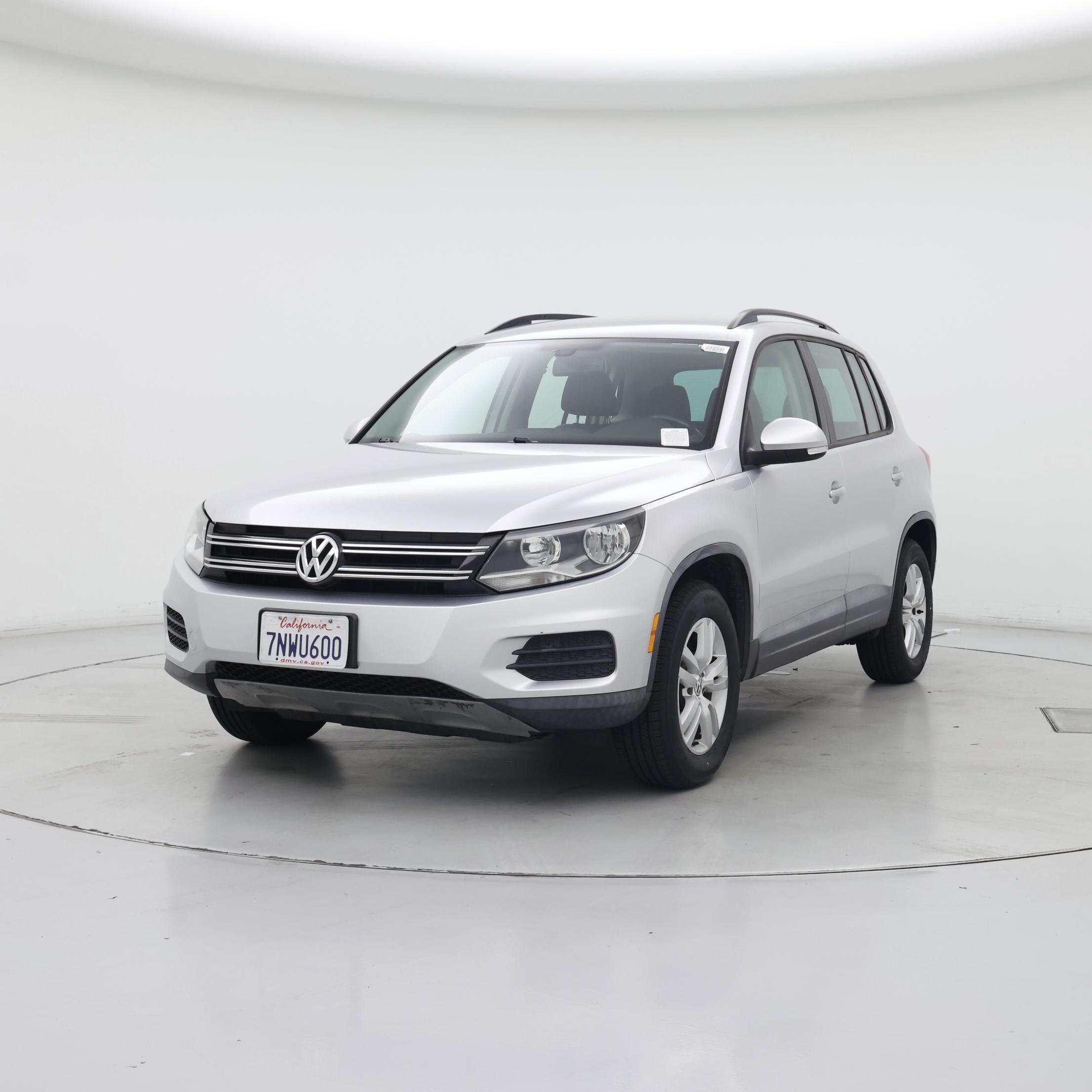 Thumbnail: 2016 Volkswagen Tiguan - 4