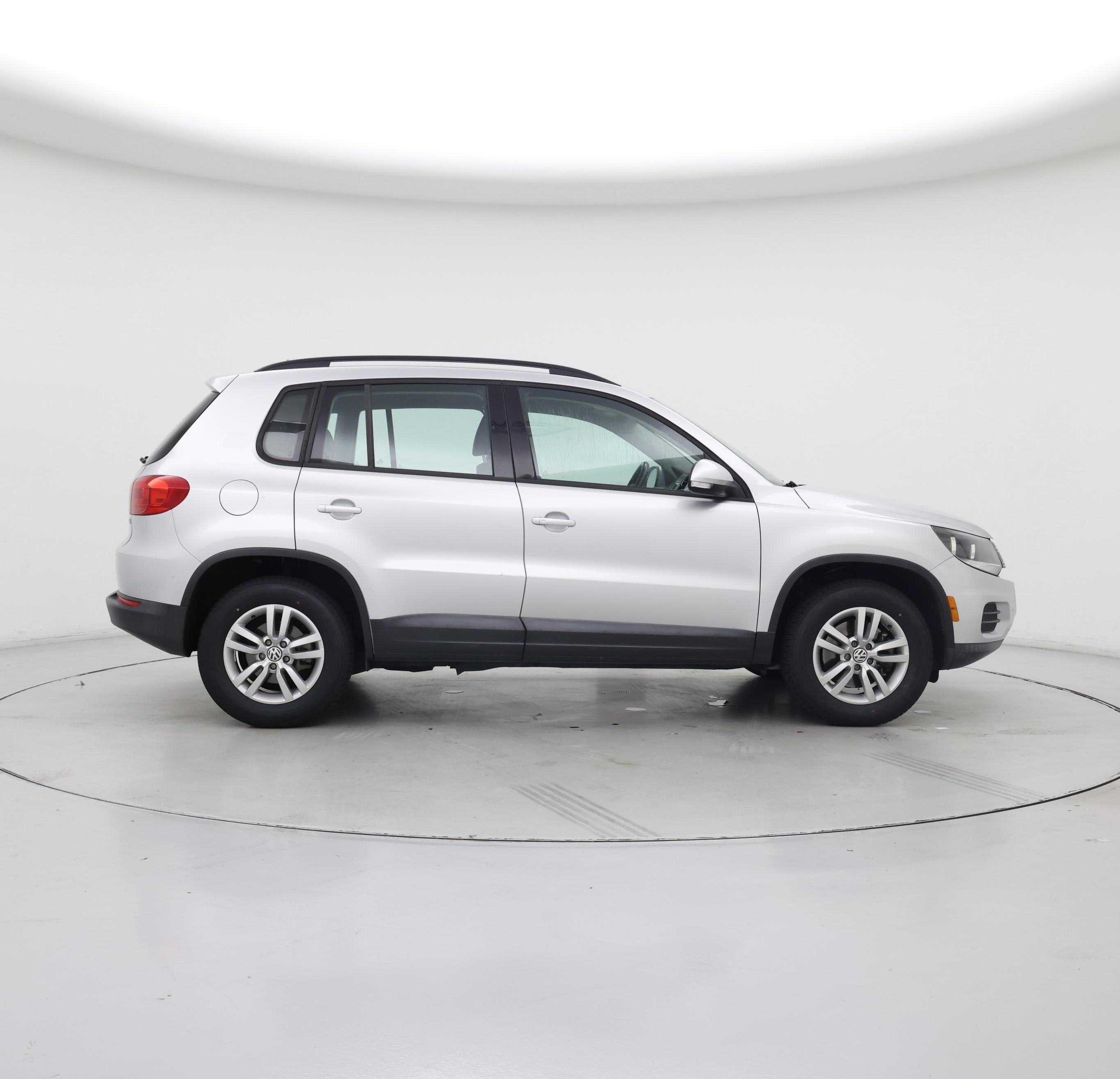Thumbnail: 2016 Volkswagen Tiguan - 7