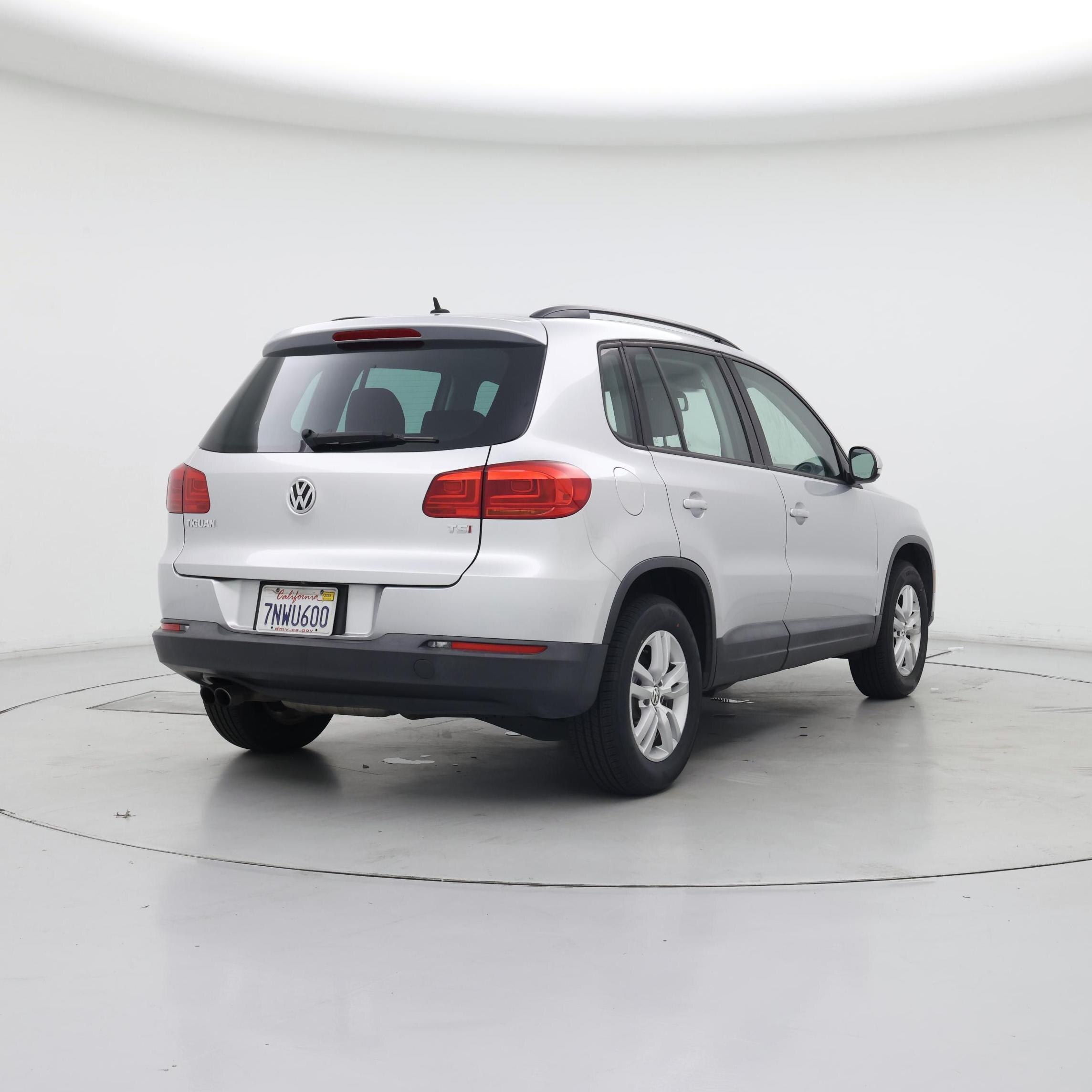 Thumbnail: 2016 Volkswagen Tiguan - 8