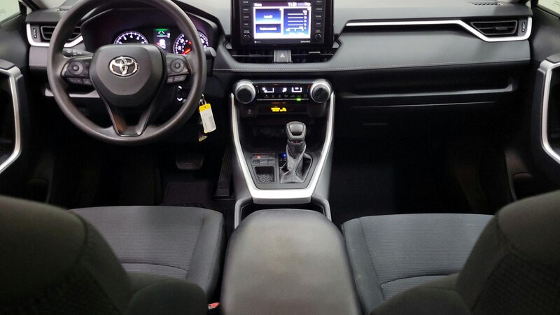 2020 Toyota RAV4 LE 9