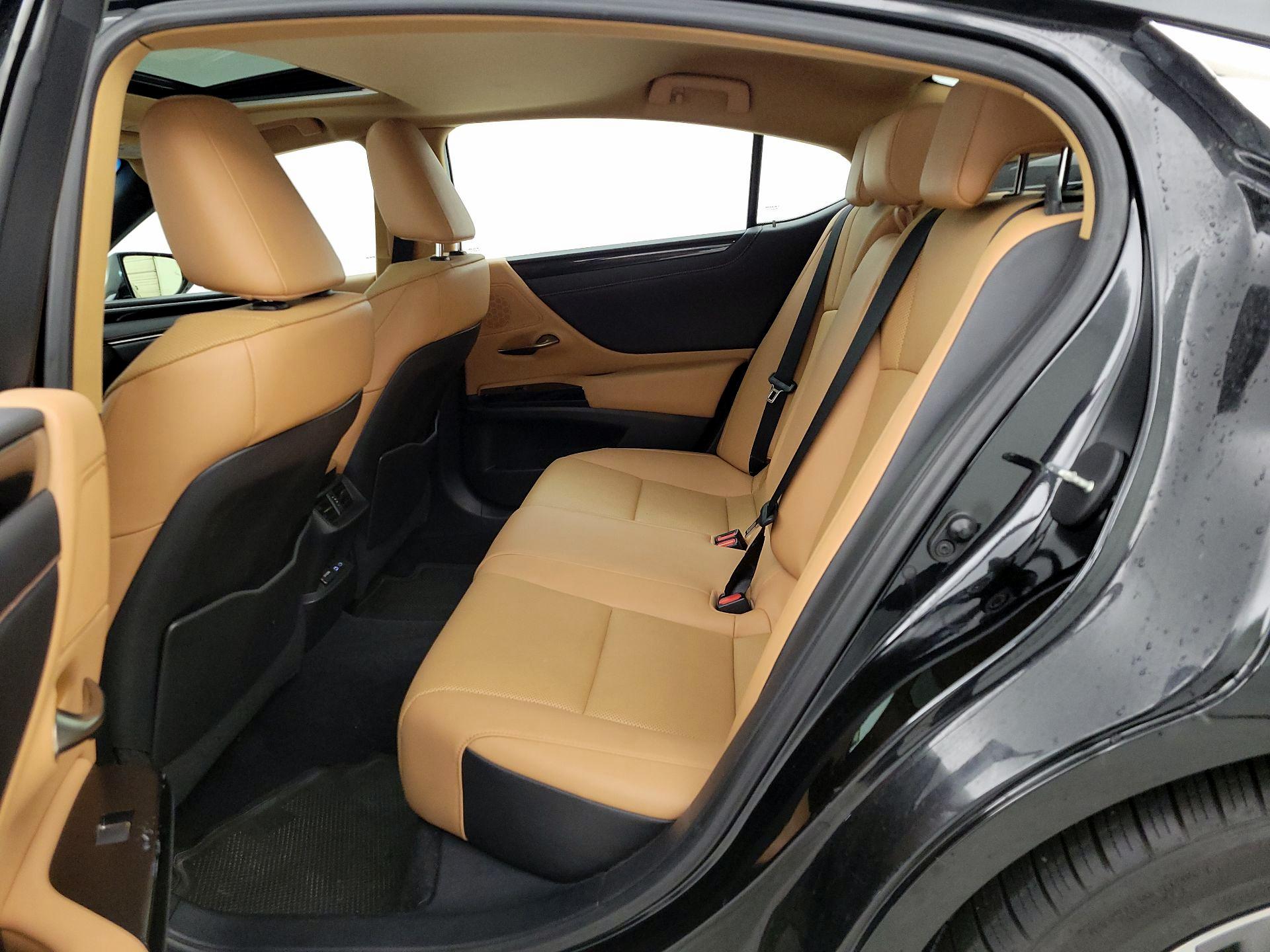Thumbnail: 2022 Lexus ES - 20