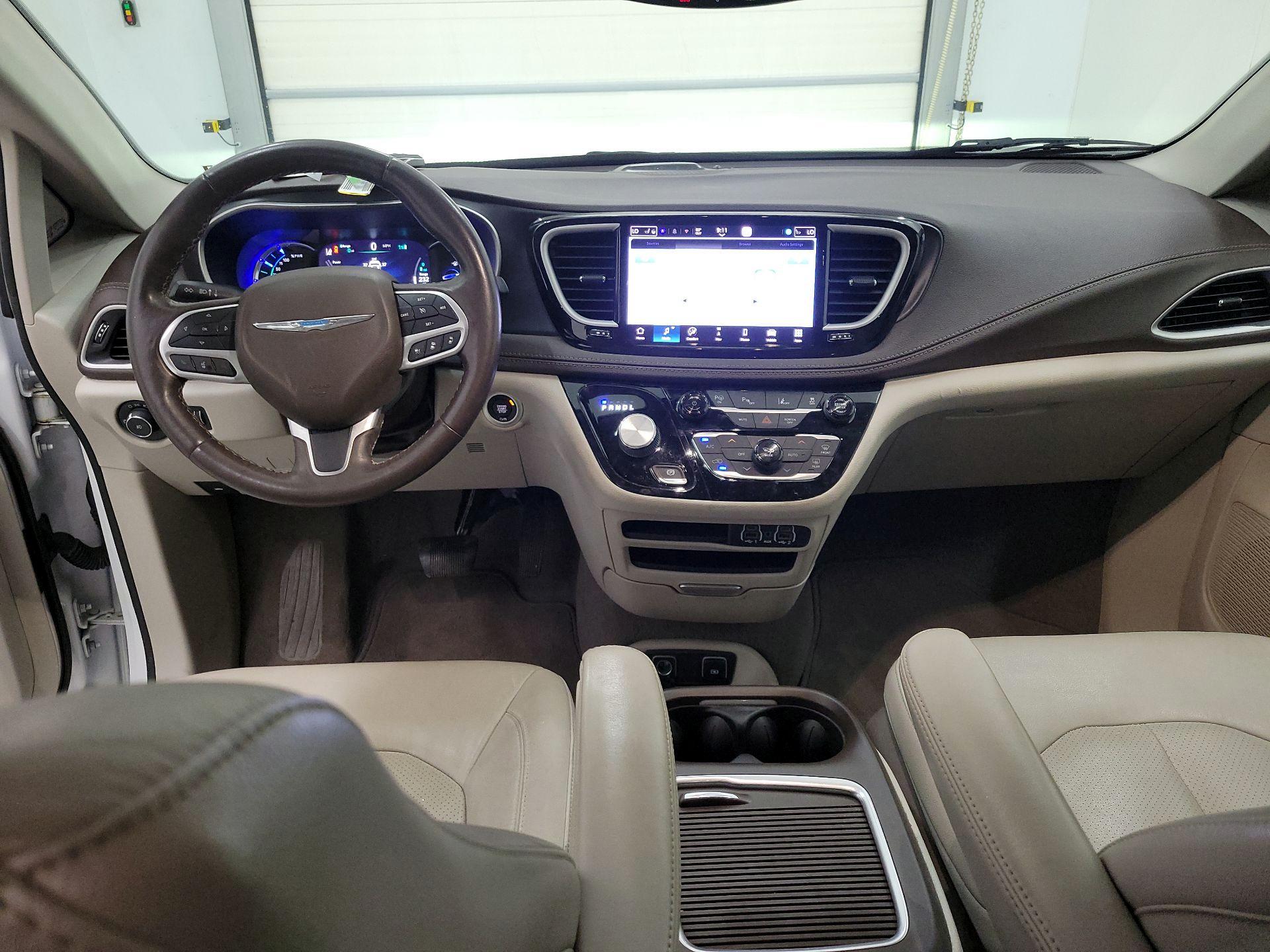 Thumbnail: 2021 Chrysler Pacifica - 9