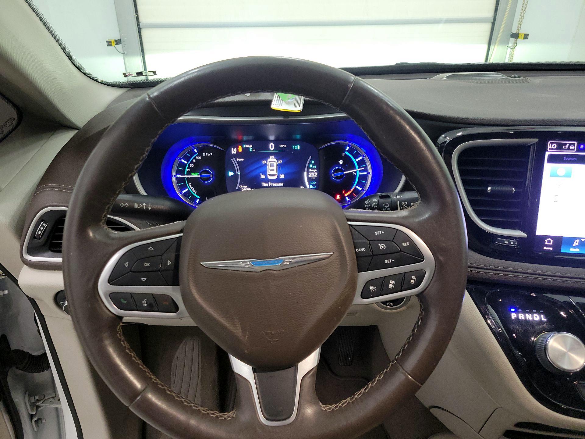 Thumbnail: 2021 Chrysler Pacifica - 10