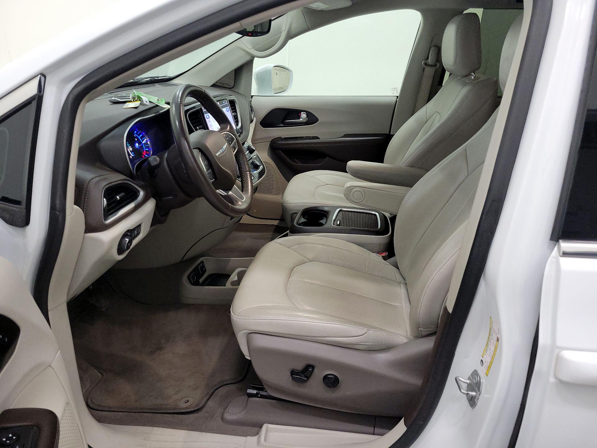 Thumbnail: 2021 Chrysler Pacifica - 11