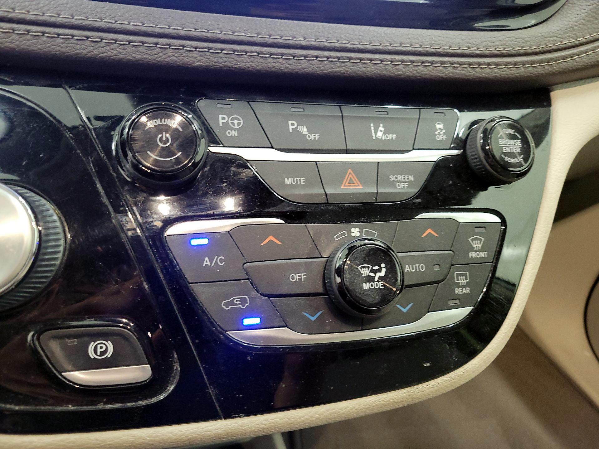 Thumbnail: 2021 Chrysler Pacifica - 16