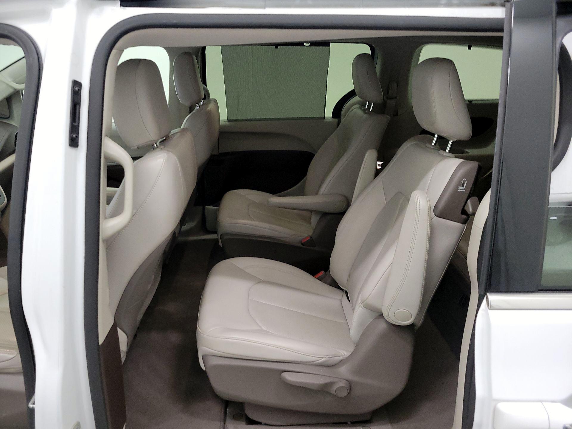 Thumbnail: 2021 Chrysler Pacifica - 19