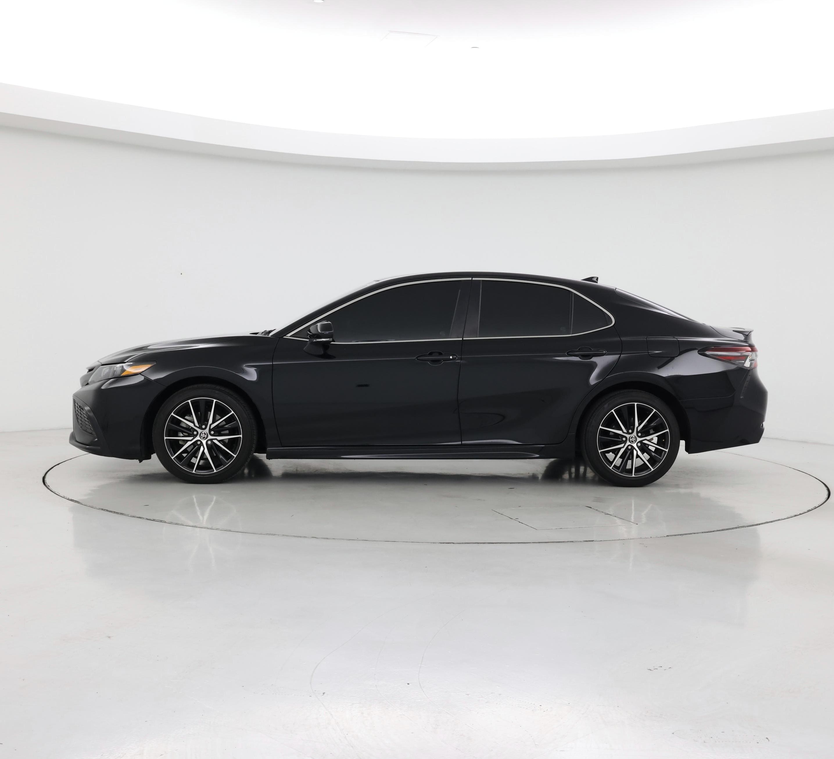 Thumbnail: 2022 Toyota Camry - 3