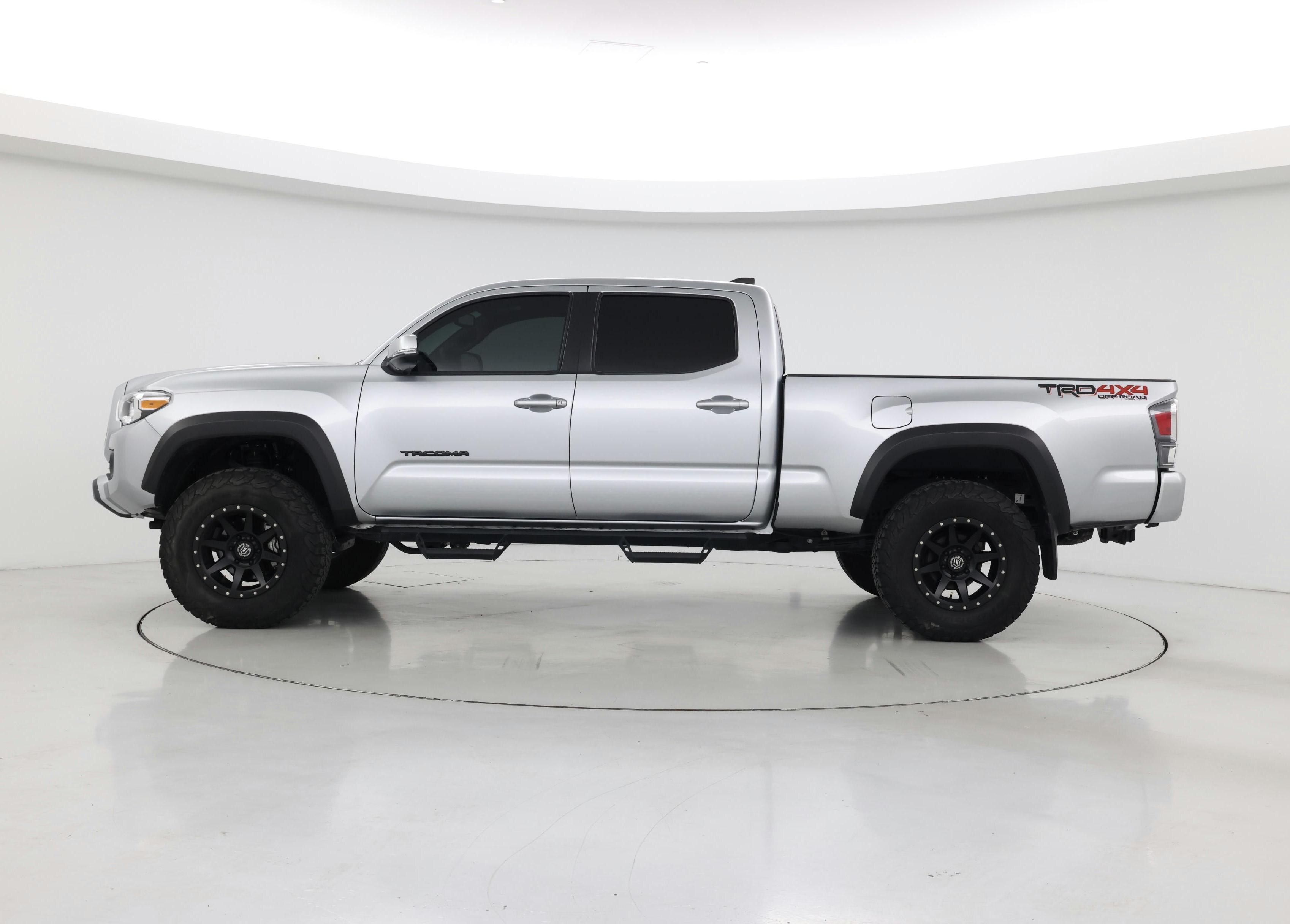 Thumbnail: 2022 Toyota Tacoma - 3