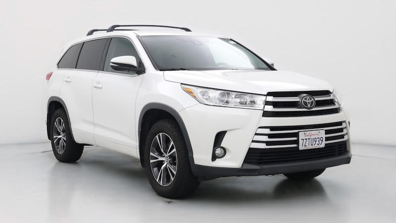2017 Toyota Highlander LE Hero Image