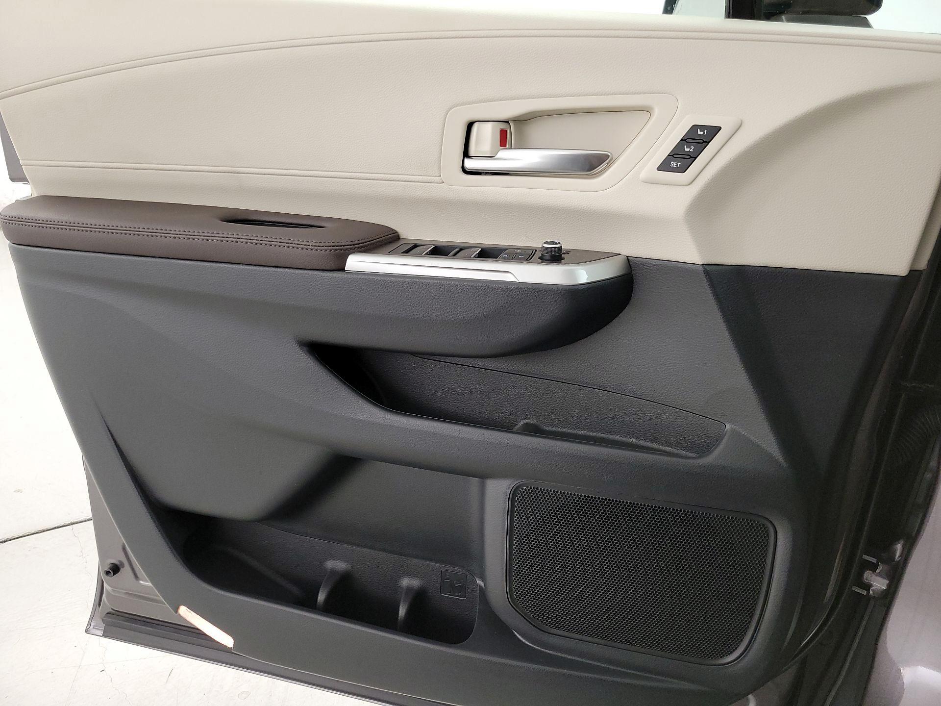 Thumbnail: 2024 Toyota Sienna - 12