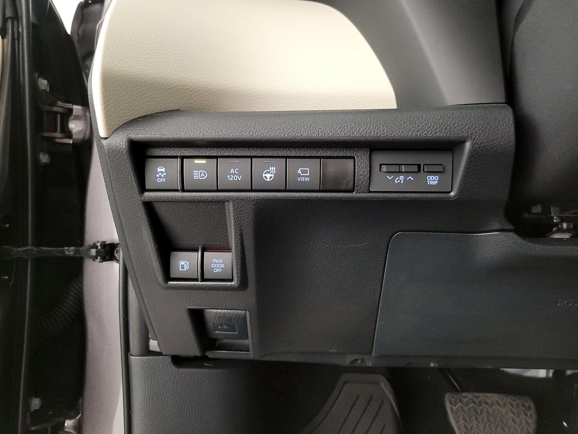 Thumbnail: 2024 Toyota Sienna - 13