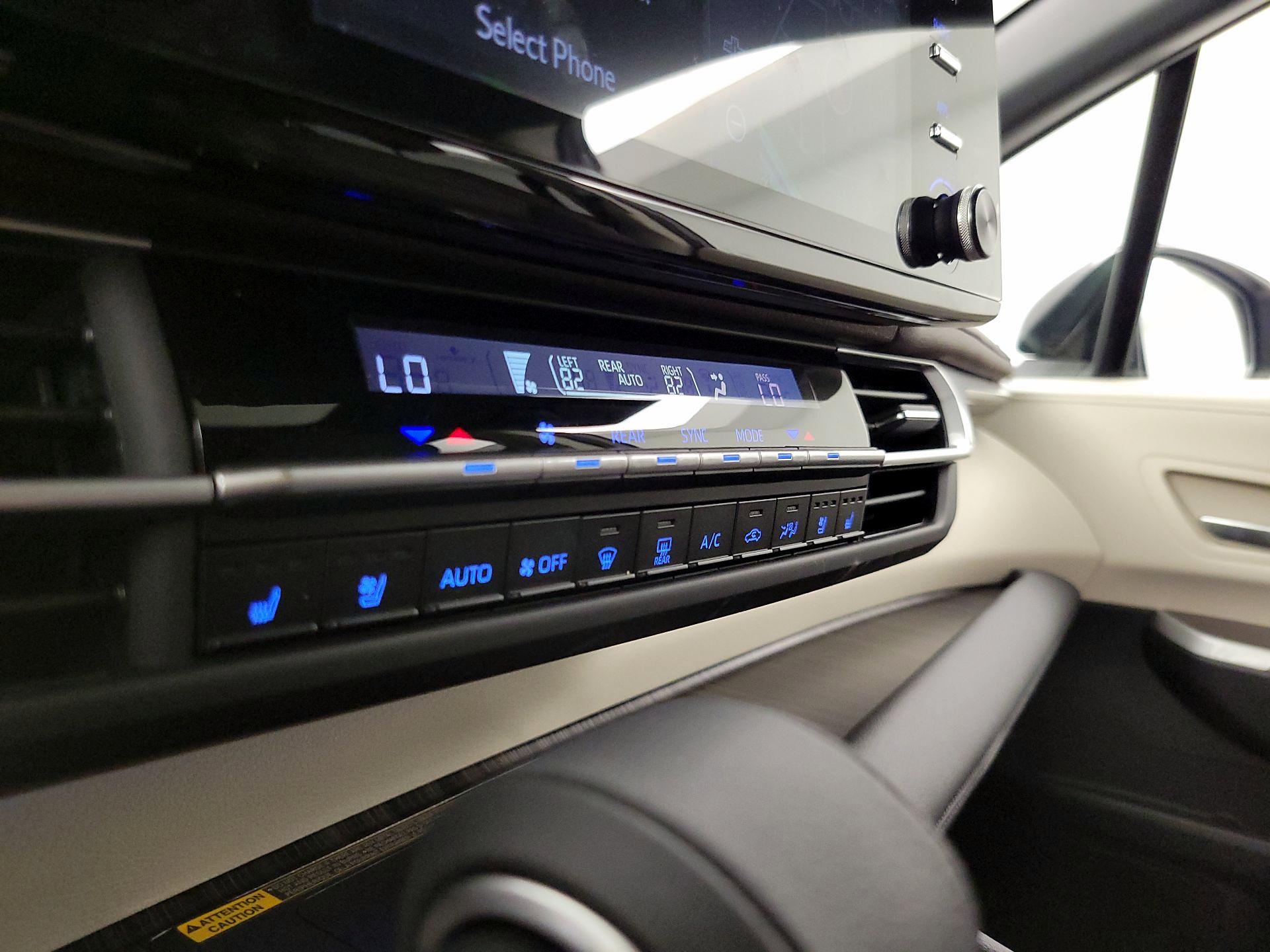 Thumbnail: 2024 Toyota Sienna - 17