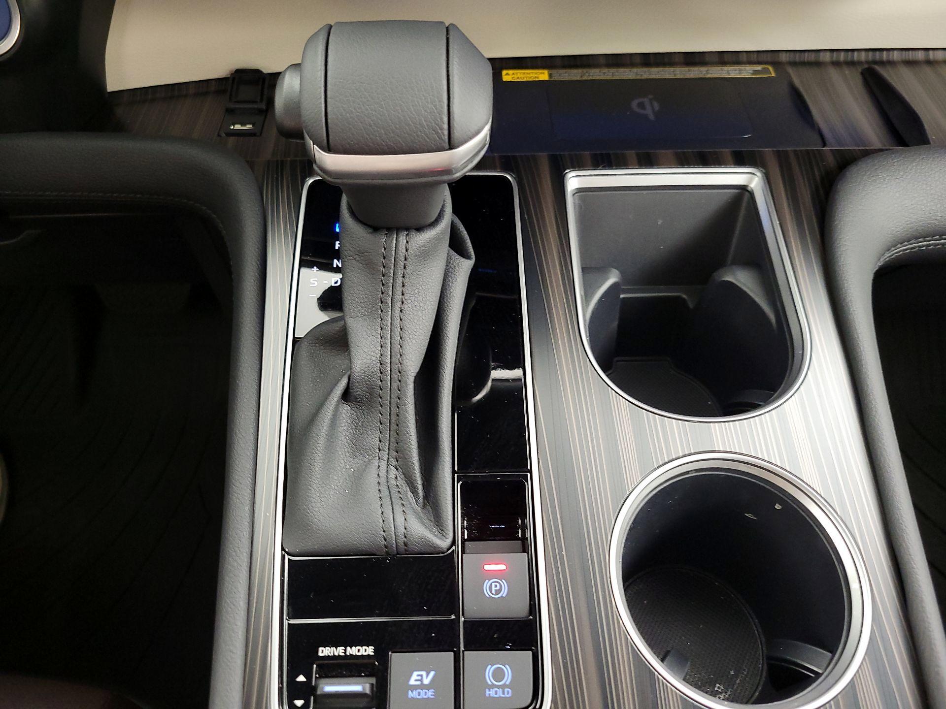 Thumbnail: 2024 Toyota Sienna - 18