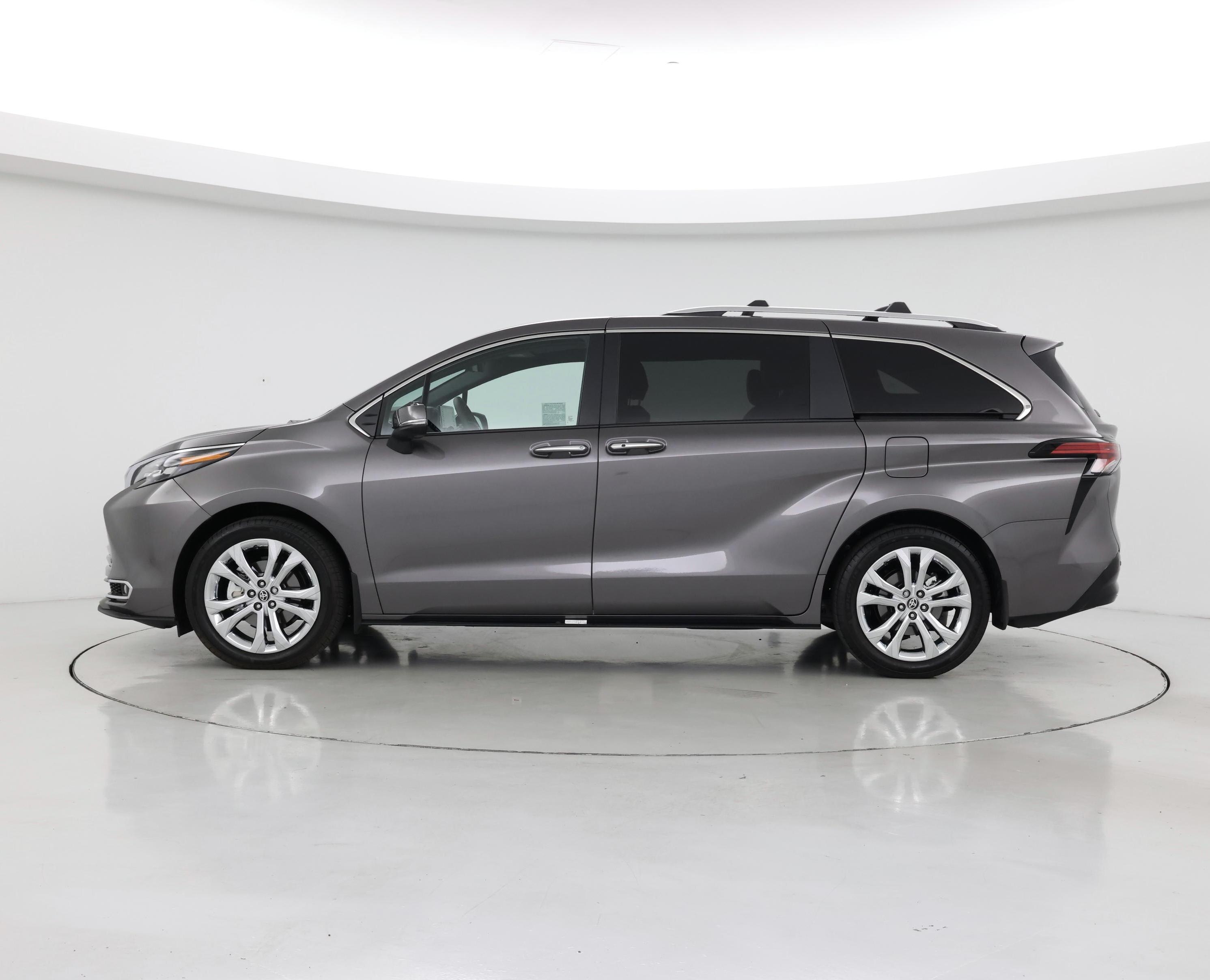 Thumbnail: 2024 Toyota Sienna - 3
