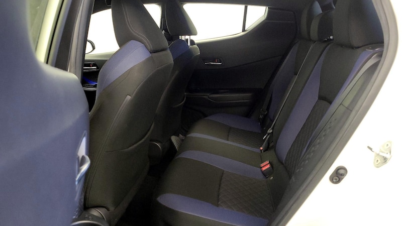 2021 Toyota C-HR XLE 19