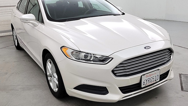 2013 Ford Fusion SE Hero Image
