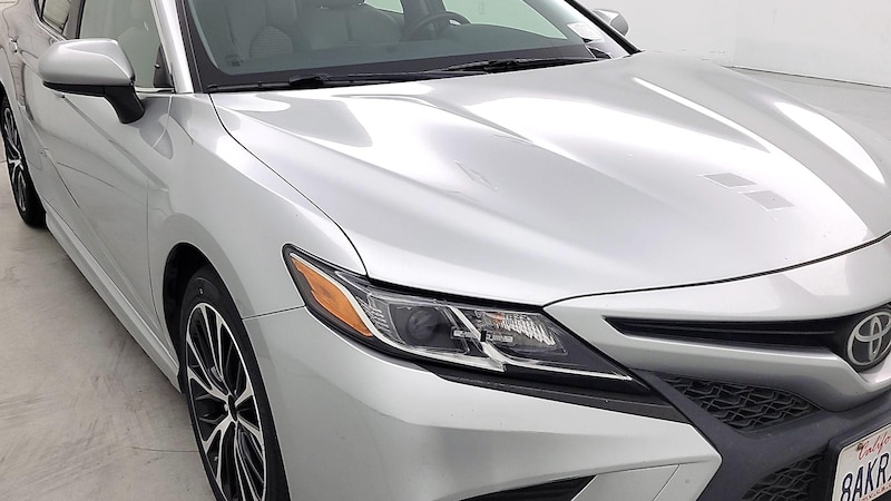 2018 Toyota Camry SE Hero Image