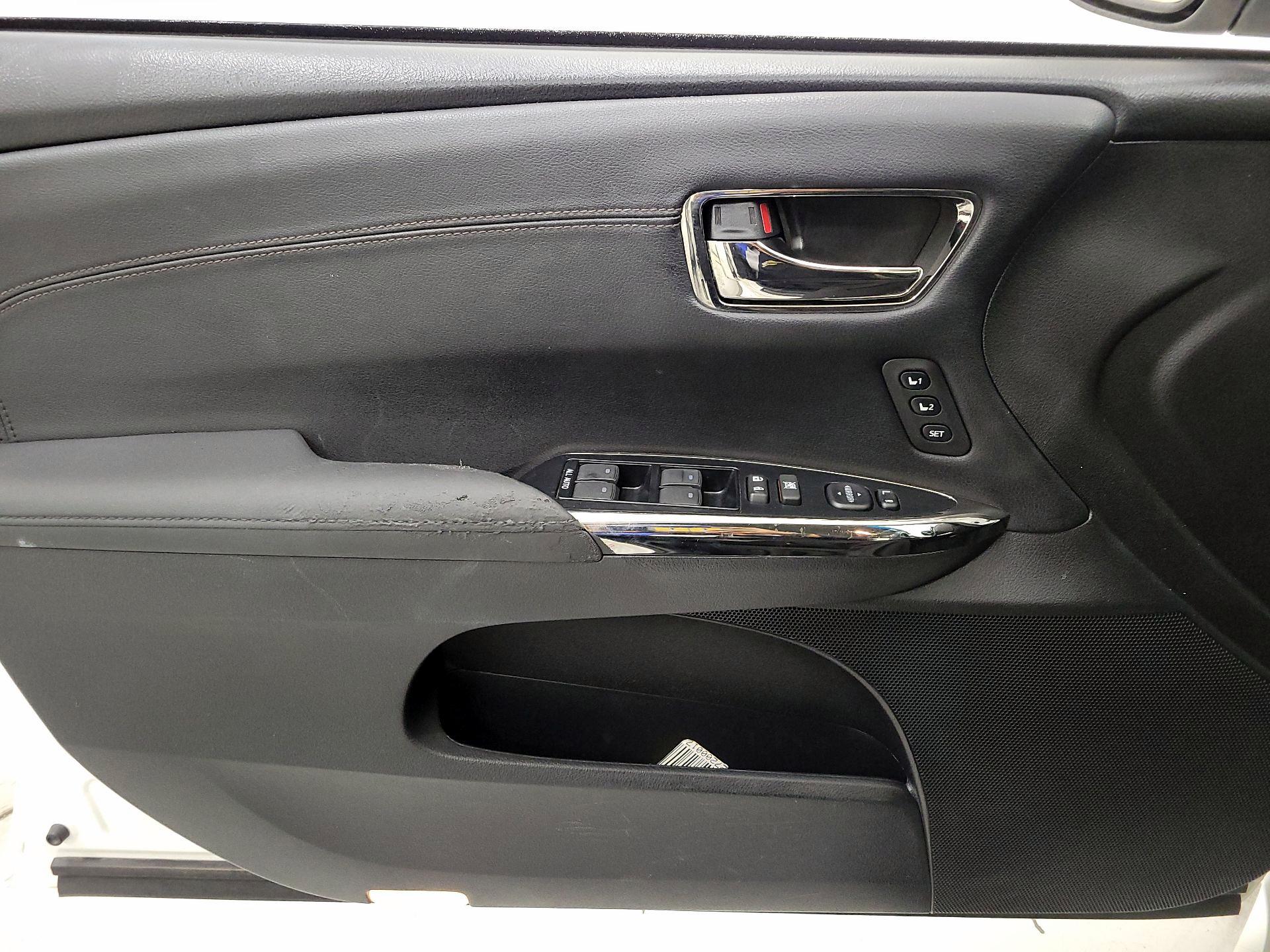 Thumbnail: 2013 Toyota Avalon - 12