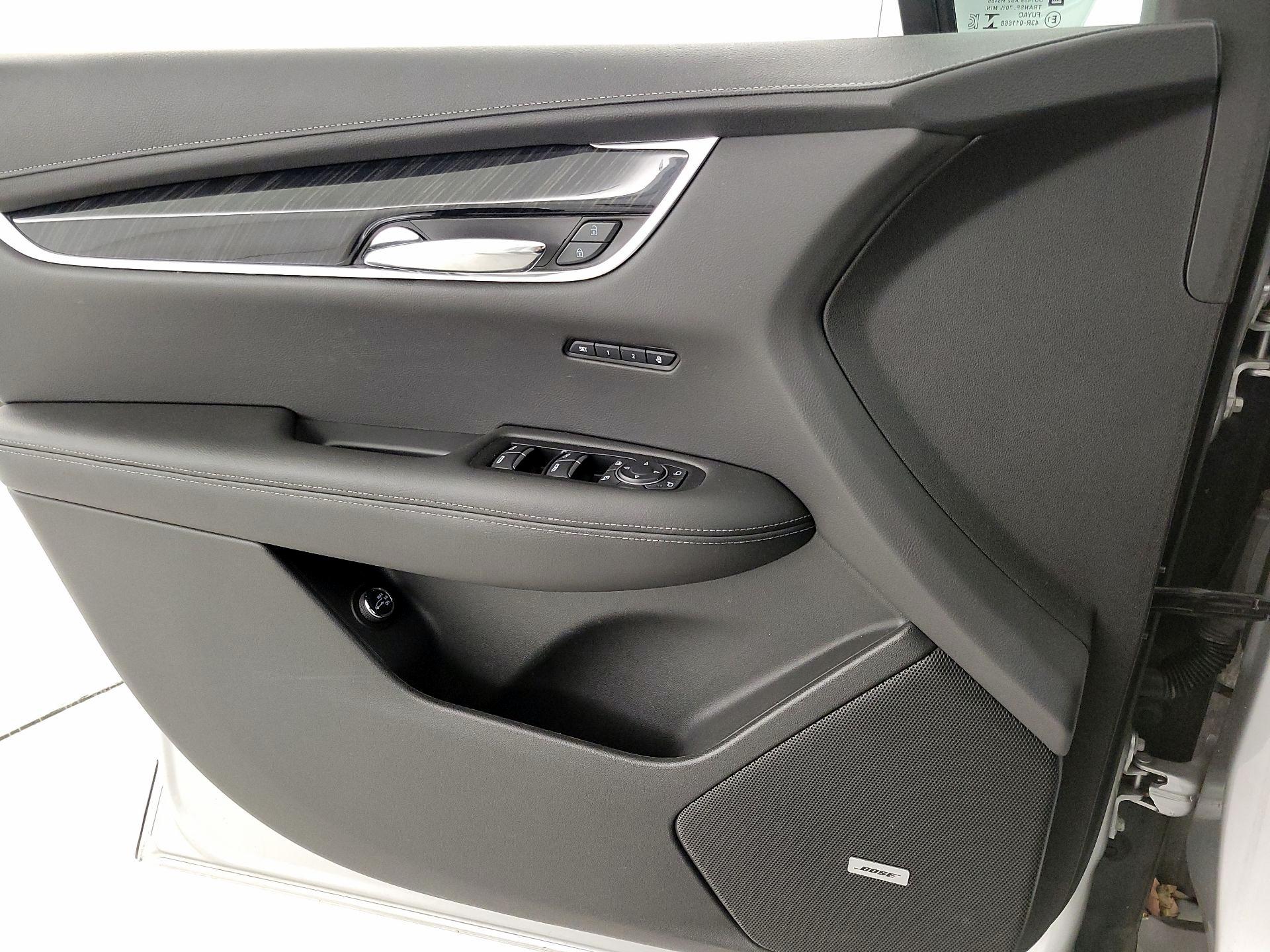 Thumbnail: 2020 Cadillac XT6 - 12