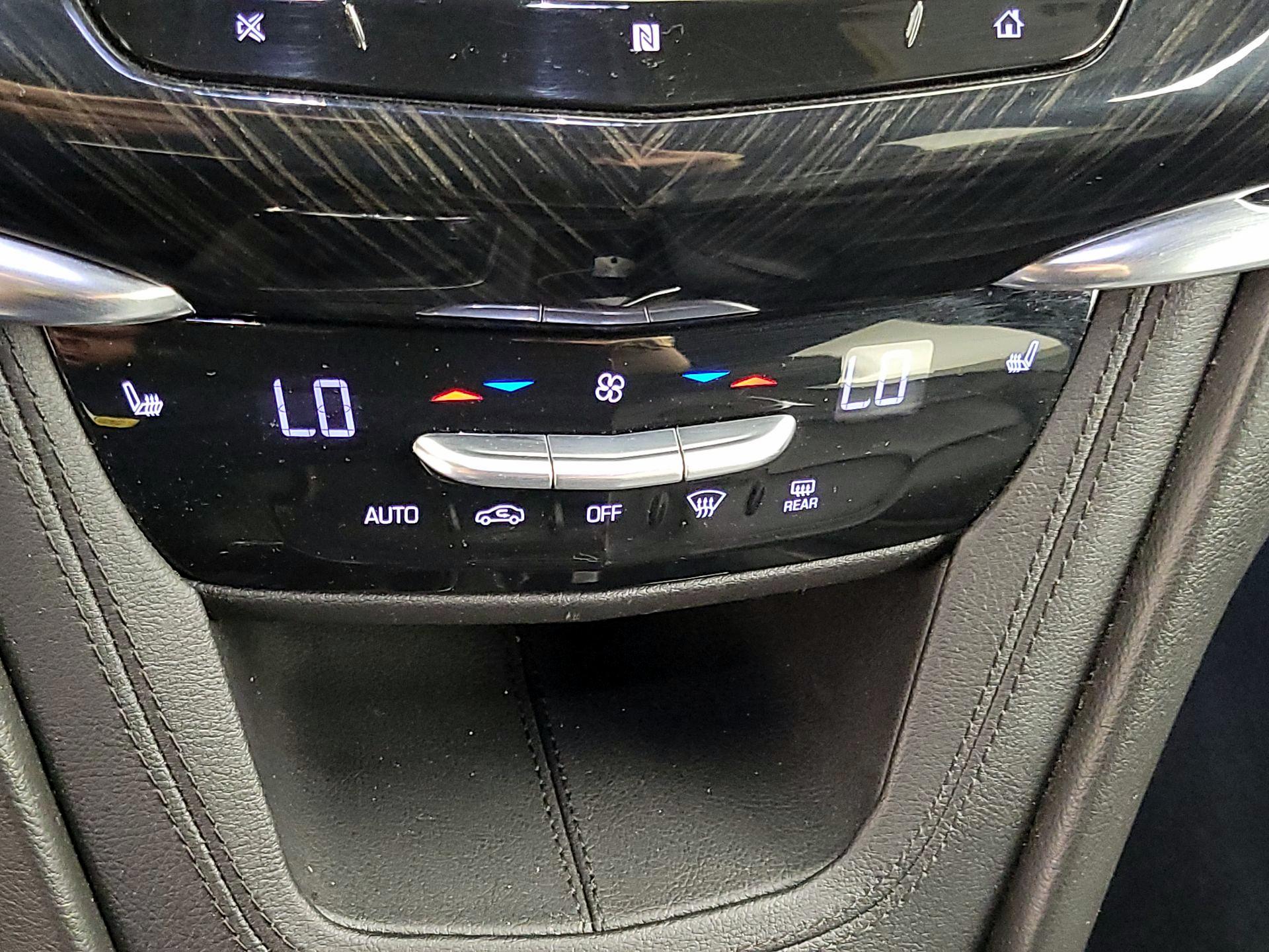 Thumbnail: 2020 Cadillac XT6 - 16