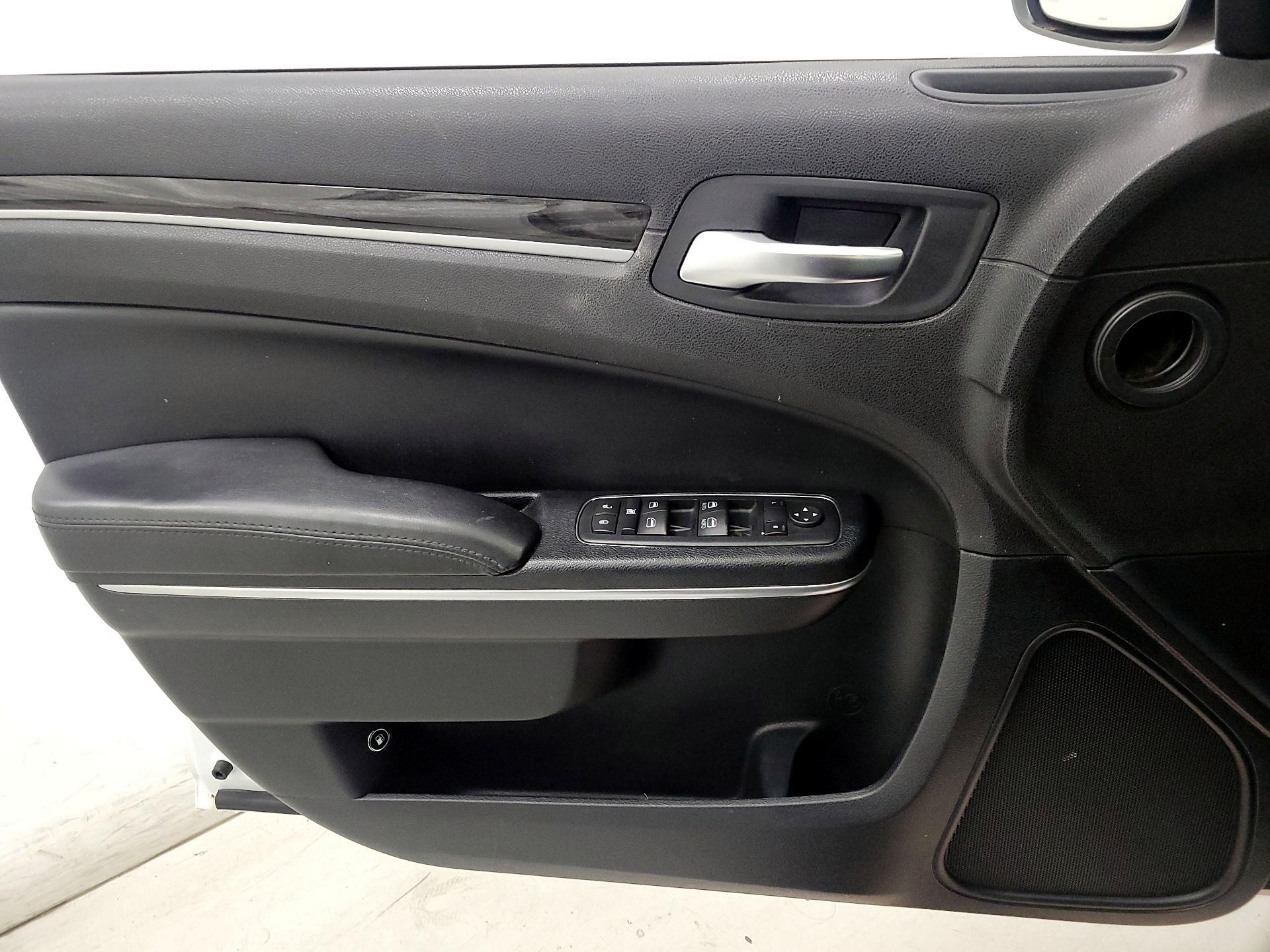 Thumbnail: 2015 Chrysler 300 - 10