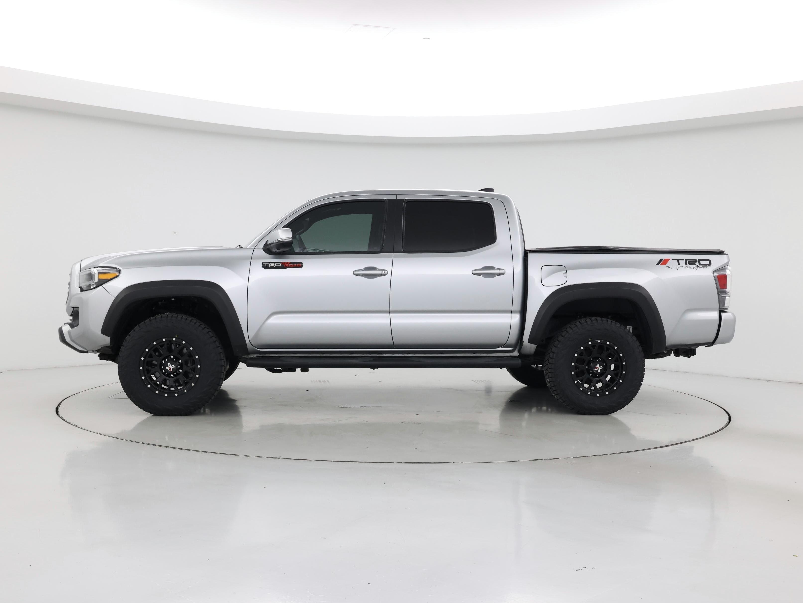 Thumbnail: 2022 Toyota Tacoma - 3