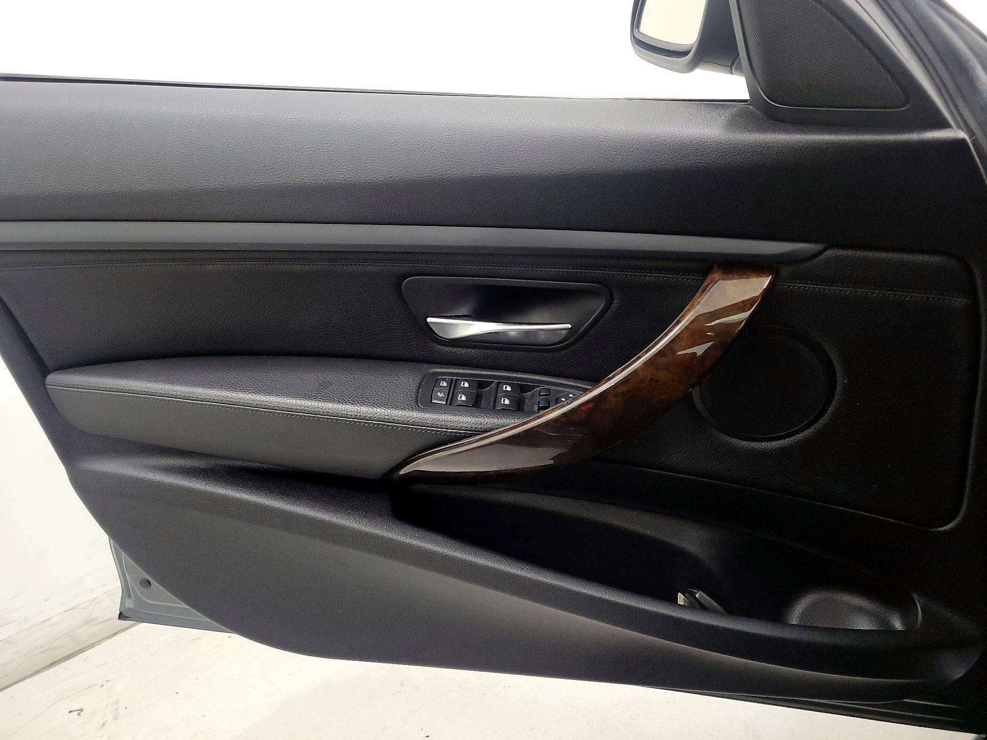 Thumbnail: 2015 BMW 3 Series - 10