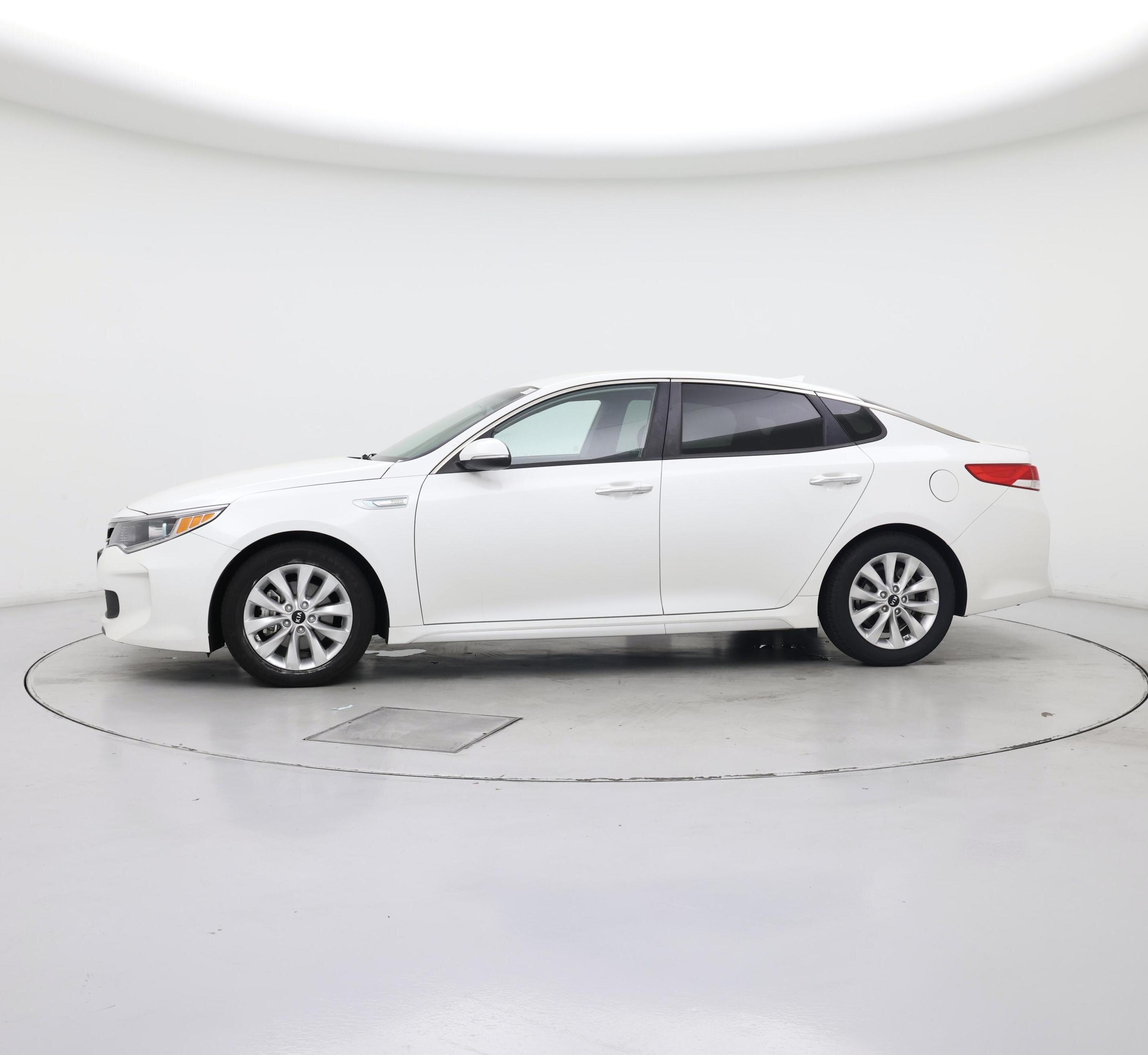 Thumbnail: 2018 Kia Optima - 3
