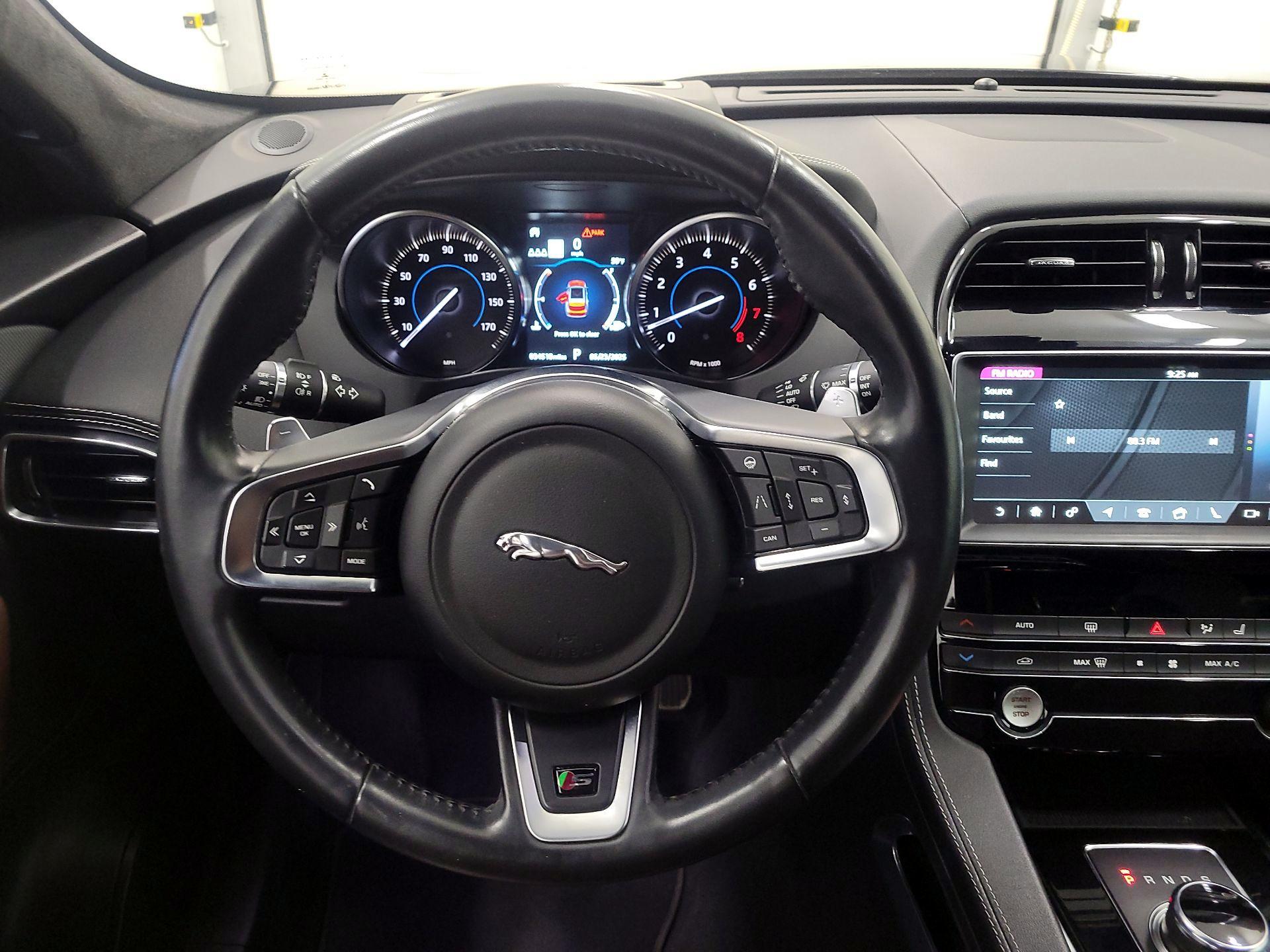 Thumbnail: 2020 Jaguar F-Pace - 10