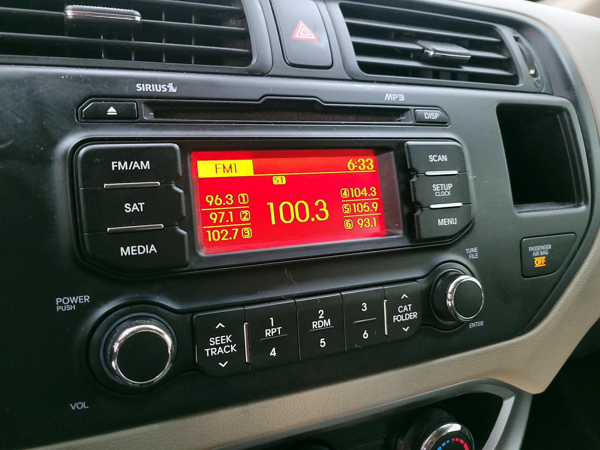 Thumbnail: 2014 Kia Rio - 14