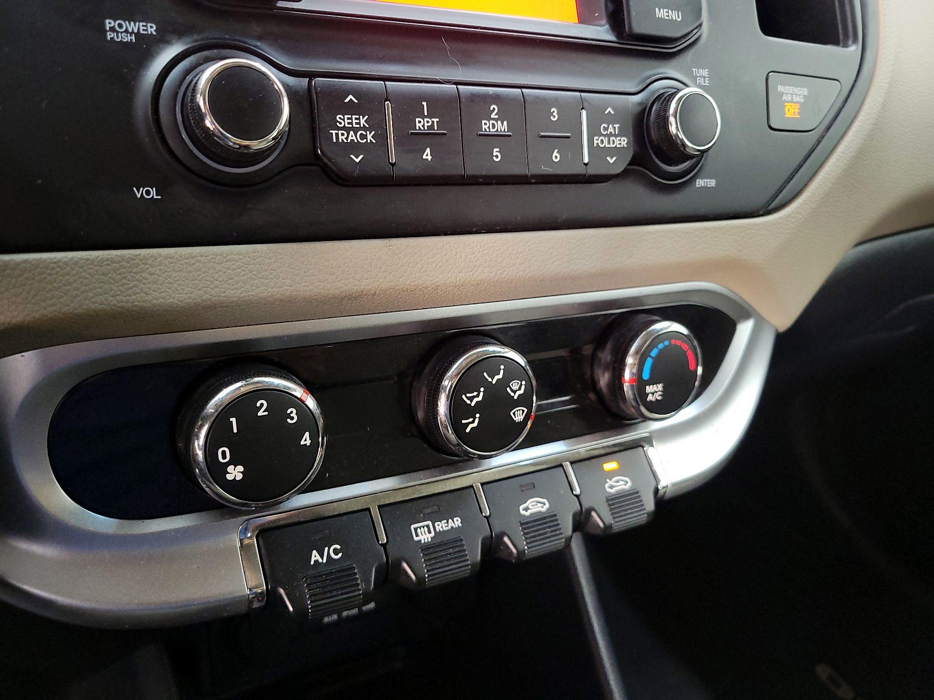 Thumbnail: 2014 Kia Rio - 15