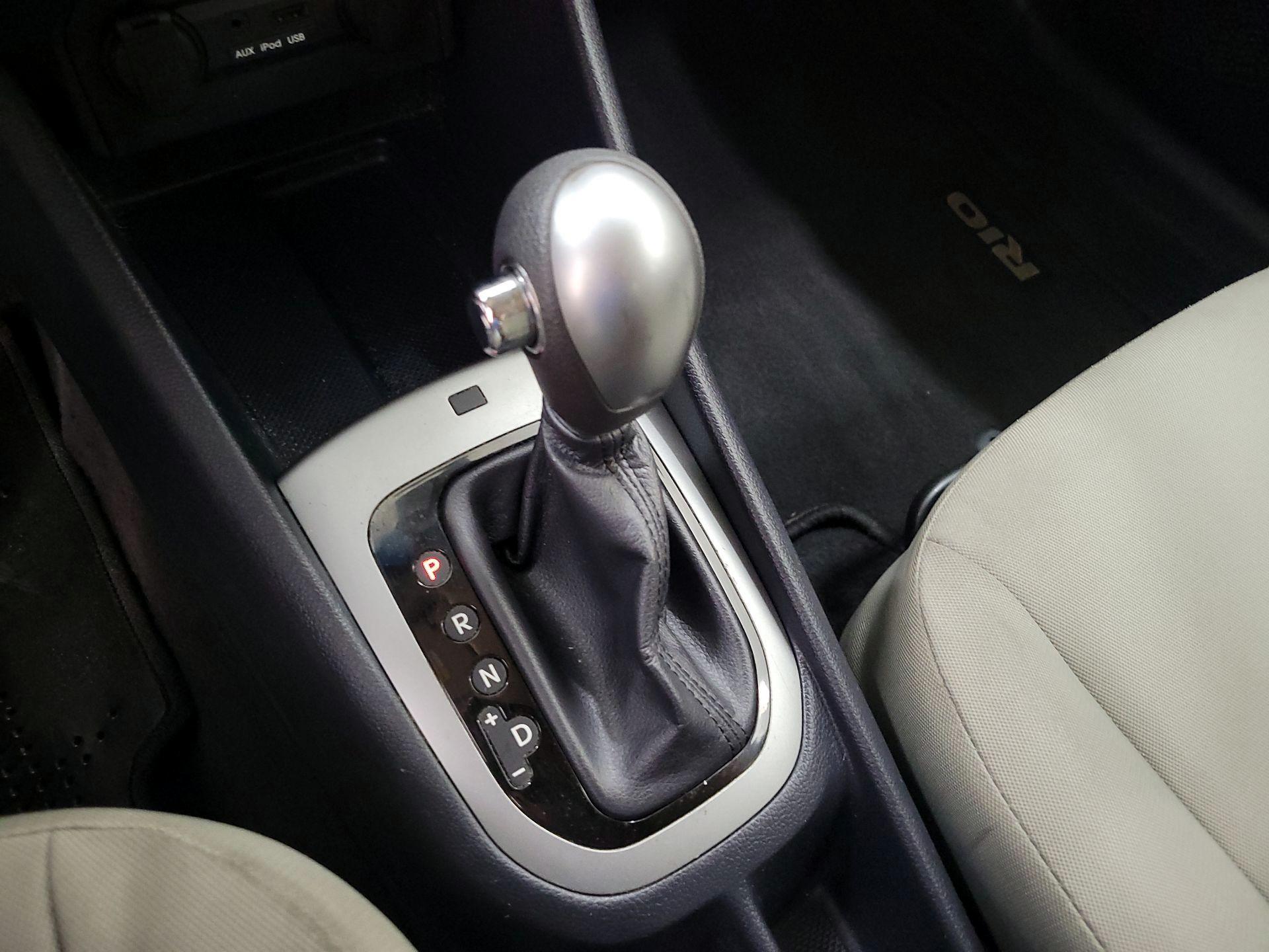 Thumbnail: 2014 Kia Rio - 16