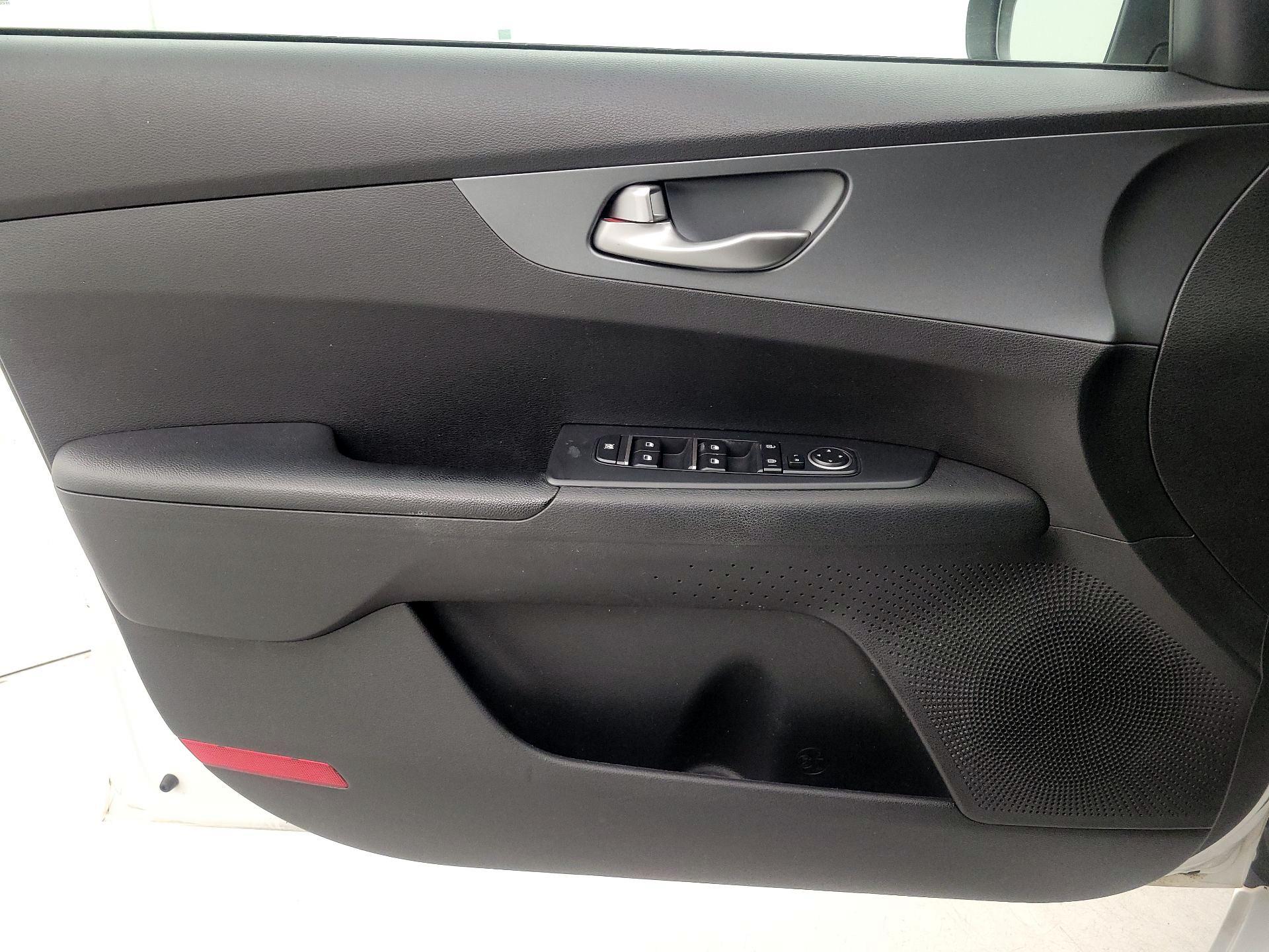 Thumbnail: 2020 Kia Forte - 12