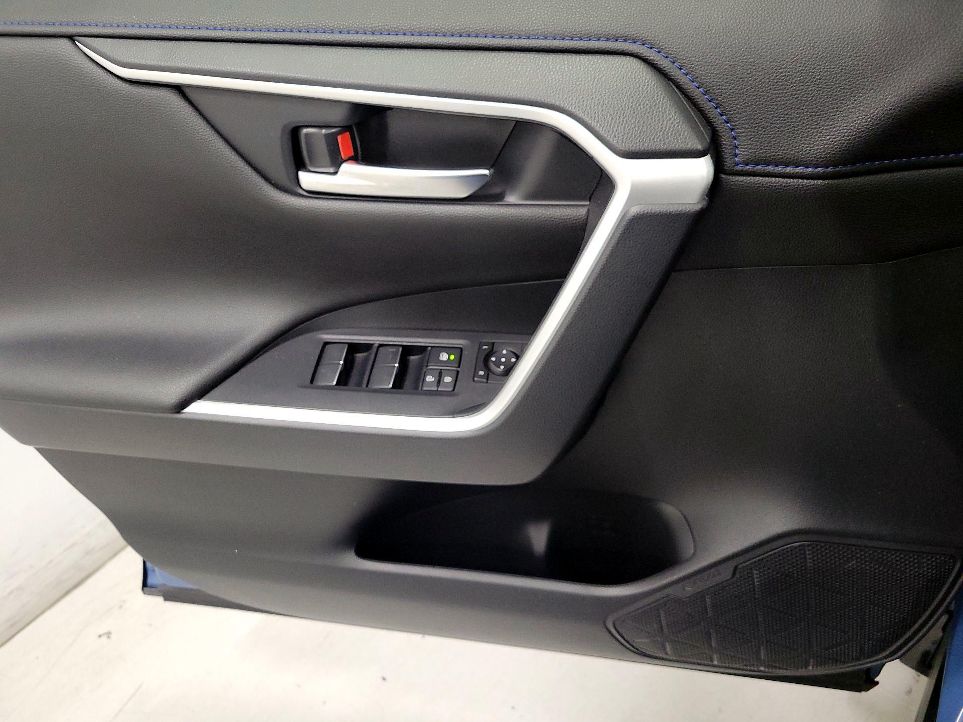 Thumbnail: 2022 Toyota RAV4 - 12