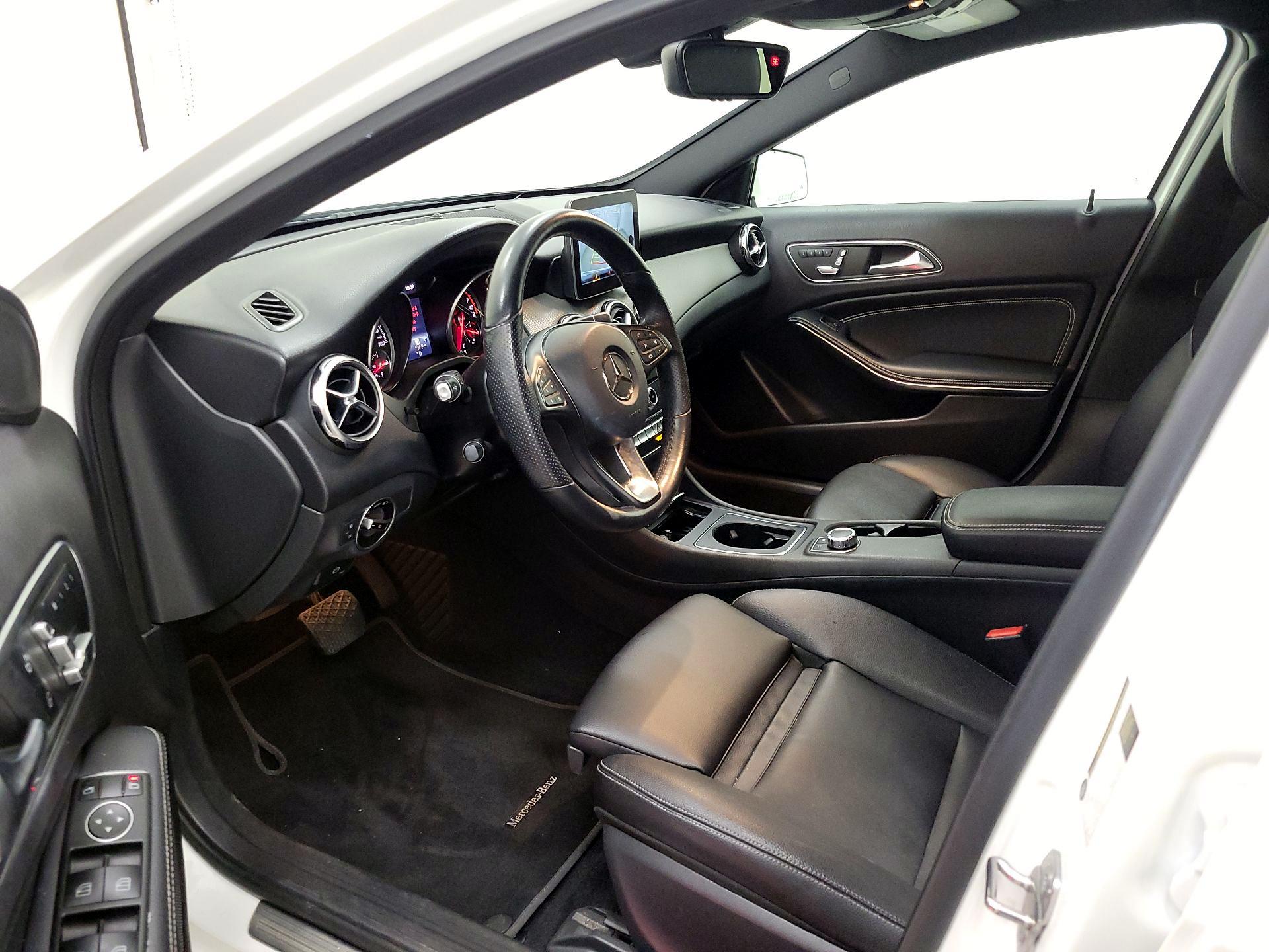 Thumbnail: 2019 Mercedes-Benz GLA - 11