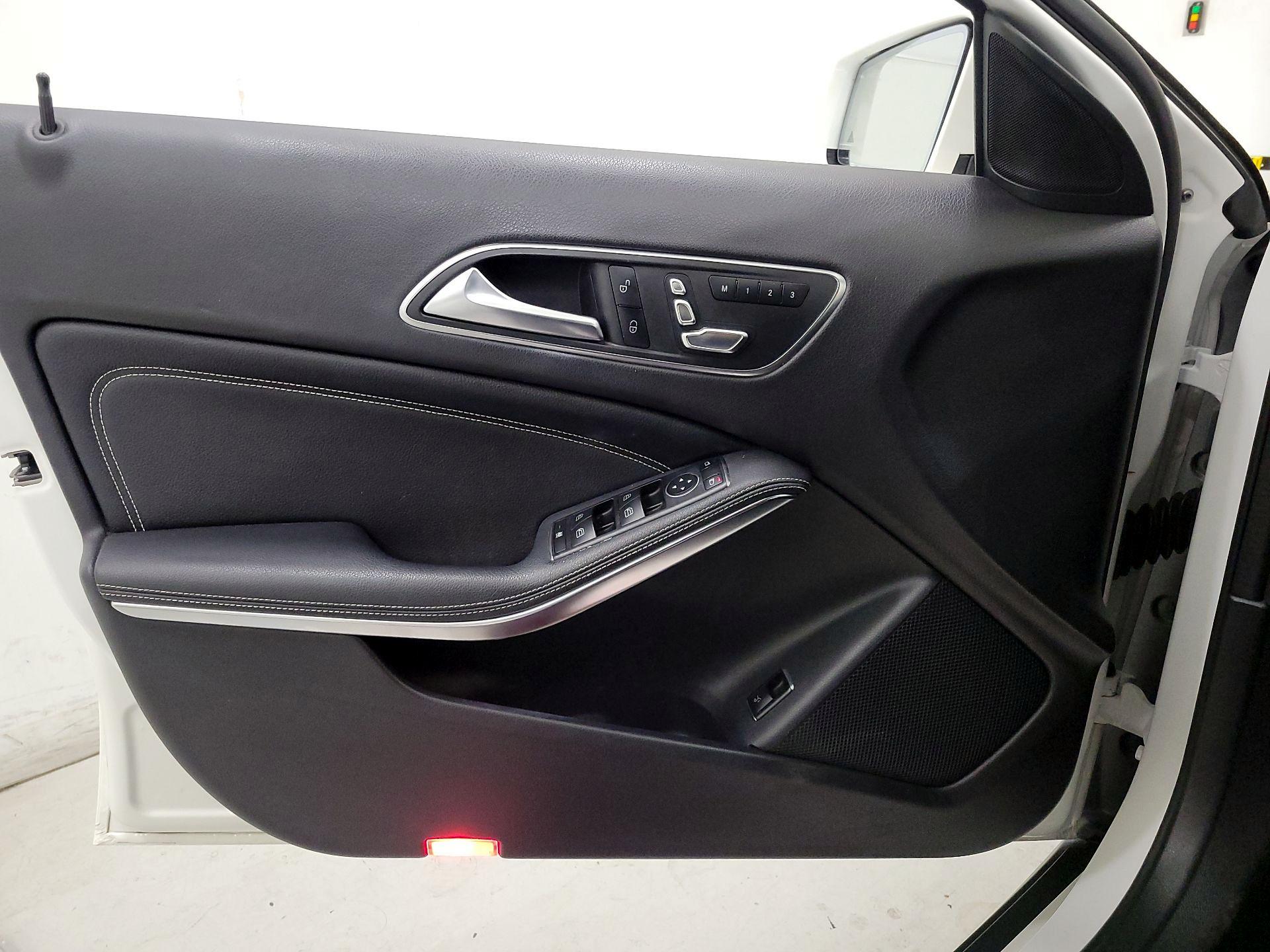 Thumbnail: 2019 Mercedes-Benz GLA - 12