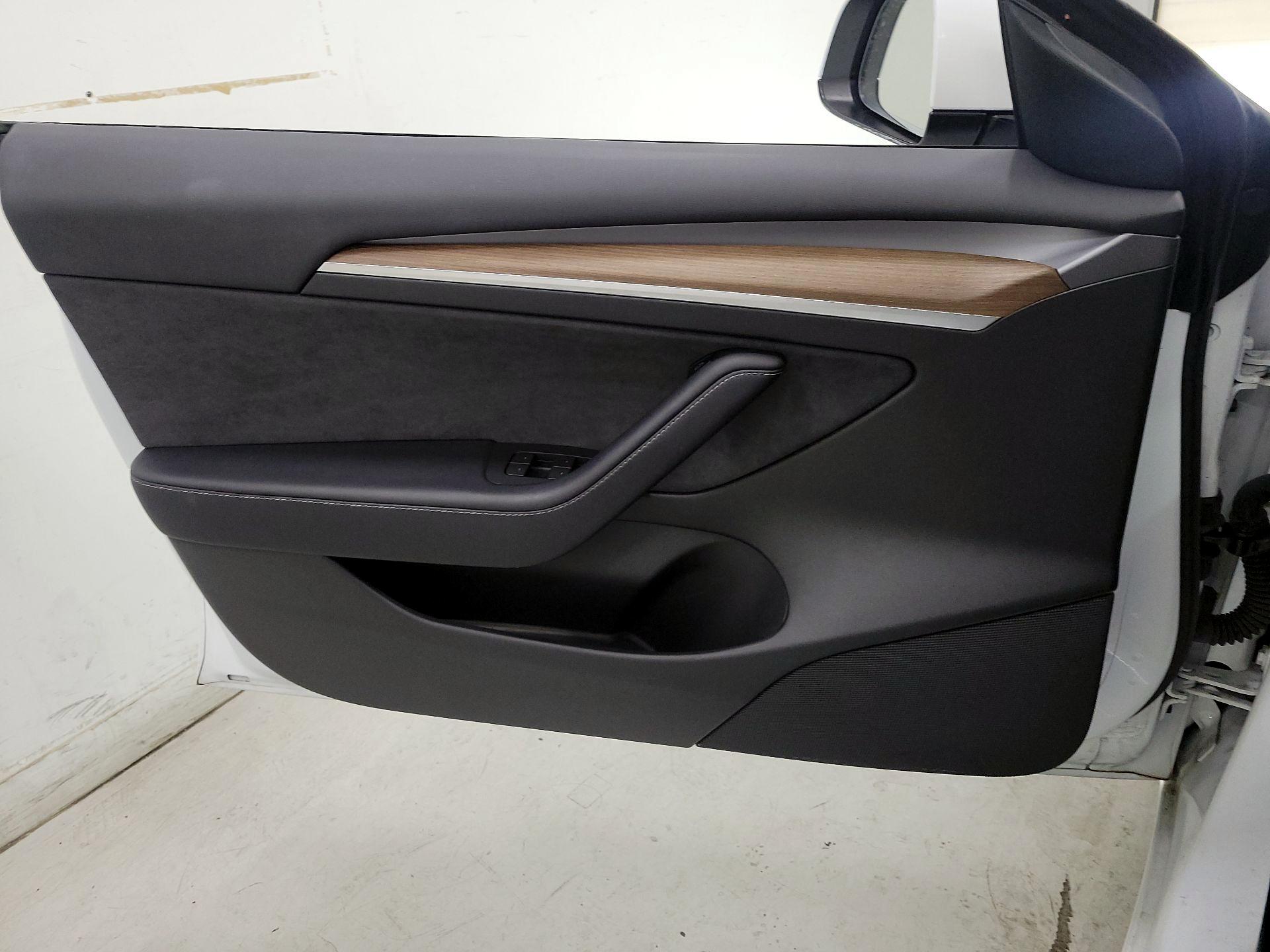 Thumbnail: 2022 Tesla Model 3 - 12